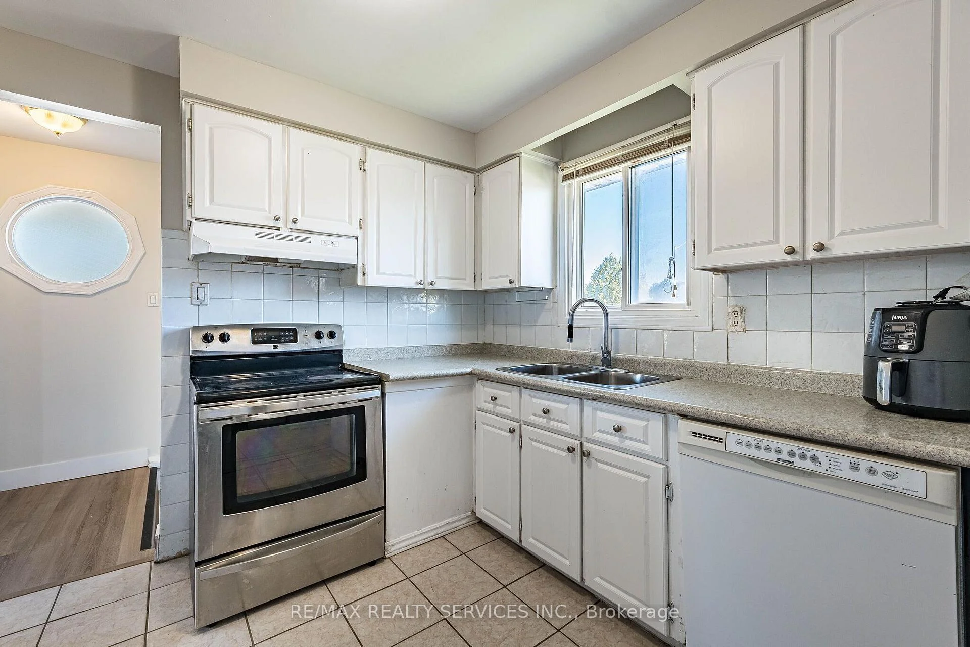 Photo 9 of 112 Bruce Beer Drive, Brampton, Madoc — HOMEH