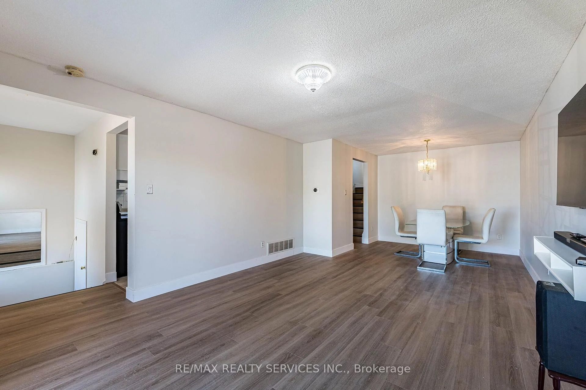 Photo 12 of 112 Bruce Beer Drive, Brampton, Madoc — HOMEH