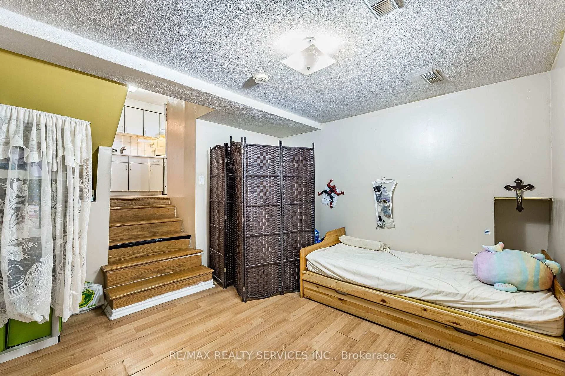 Photo 33 of 112 Bruce Beer Drive, Brampton, Madoc — HOMEH