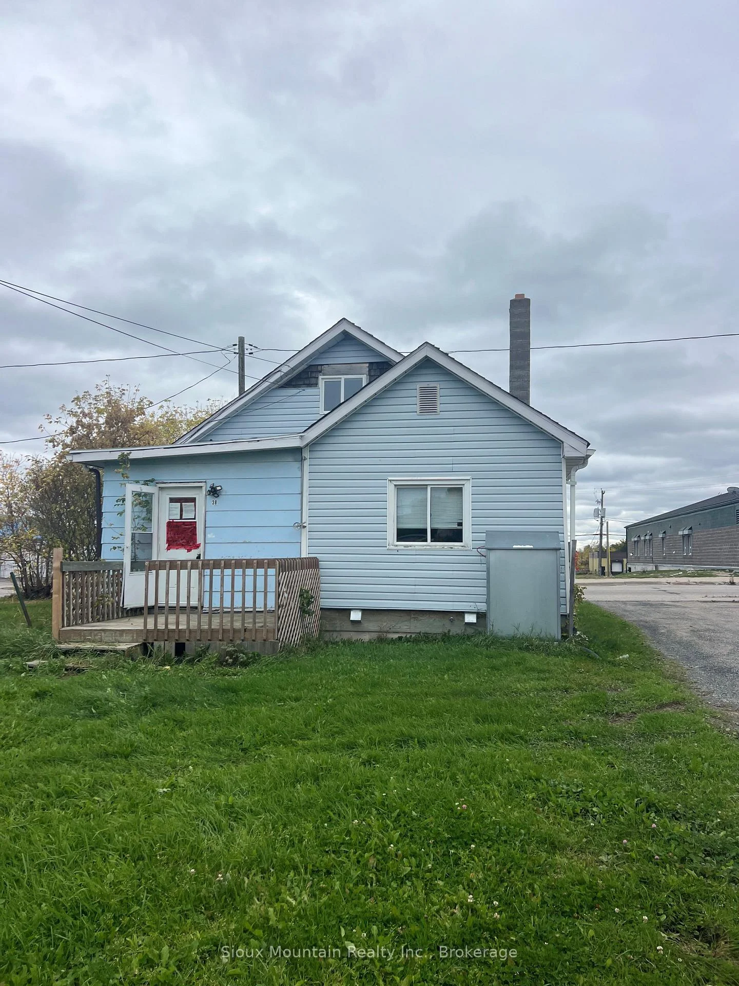 Photo 10 of 38 King Street, Sioux Lookout — HOMEH