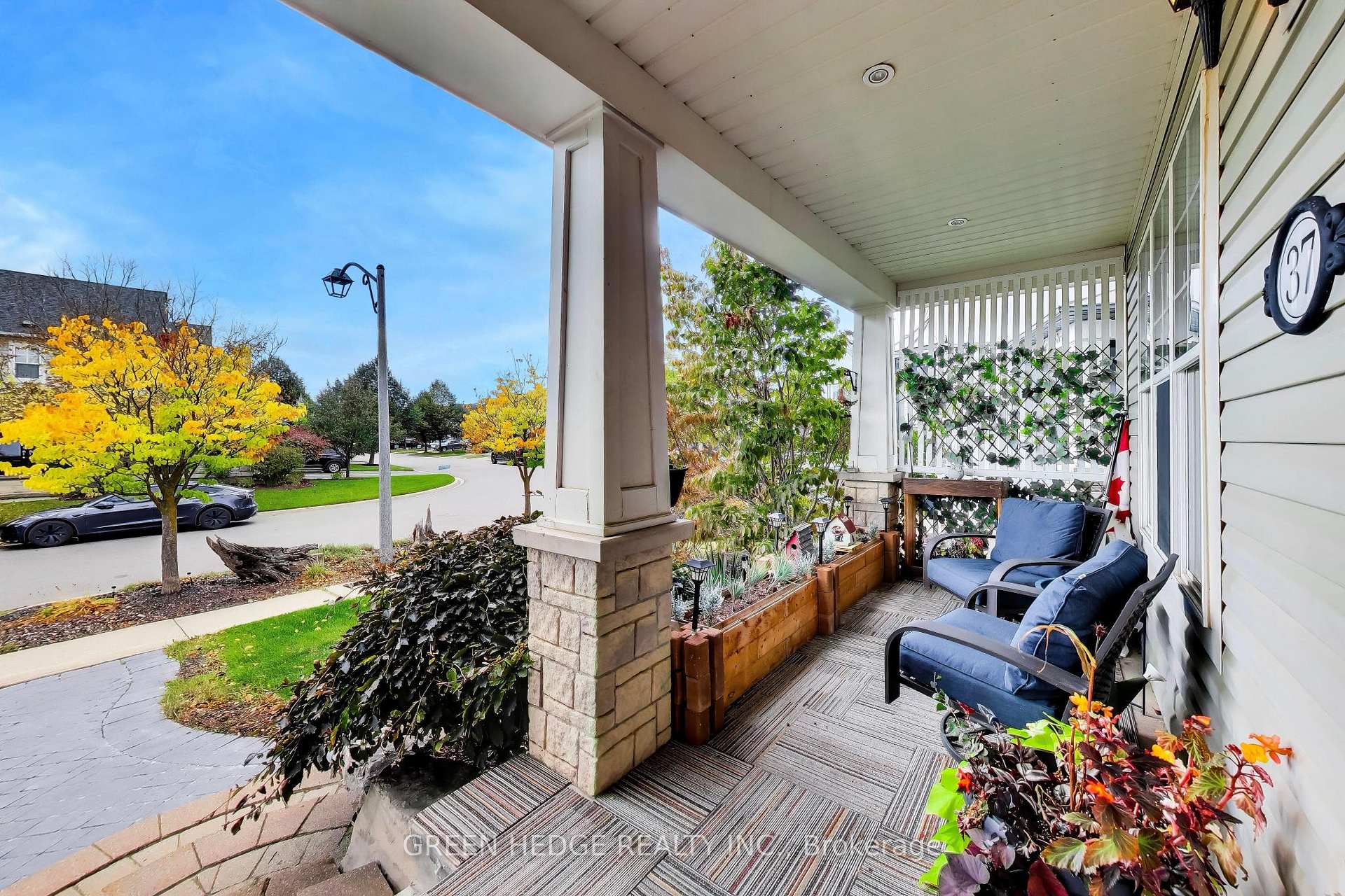 Photo 5 of 37 Hurst Street, Halton Hills, Acton — HOMEH