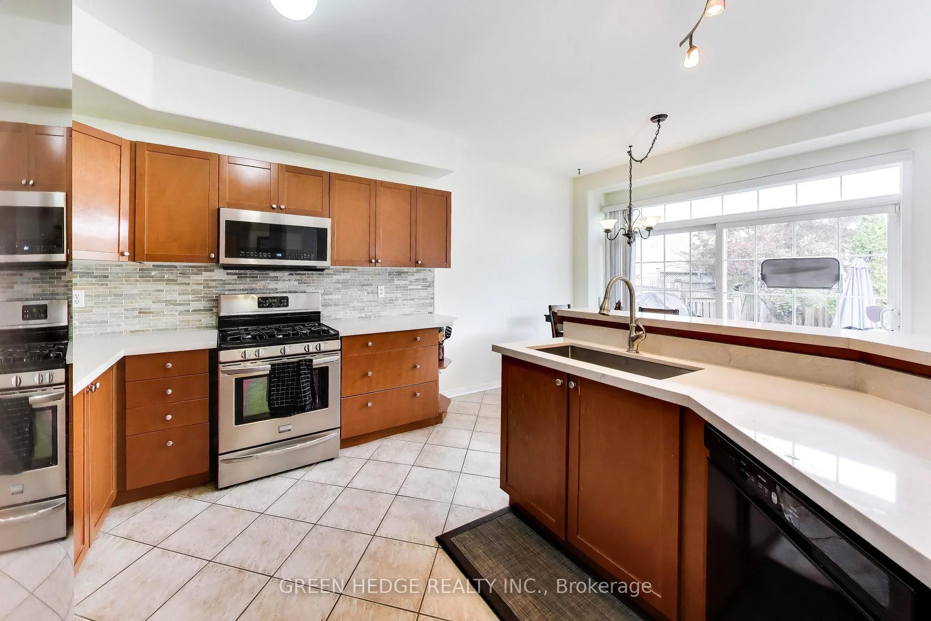 Photo 22 of 37 Hurst Street, Halton Hills, Acton — HOMEH