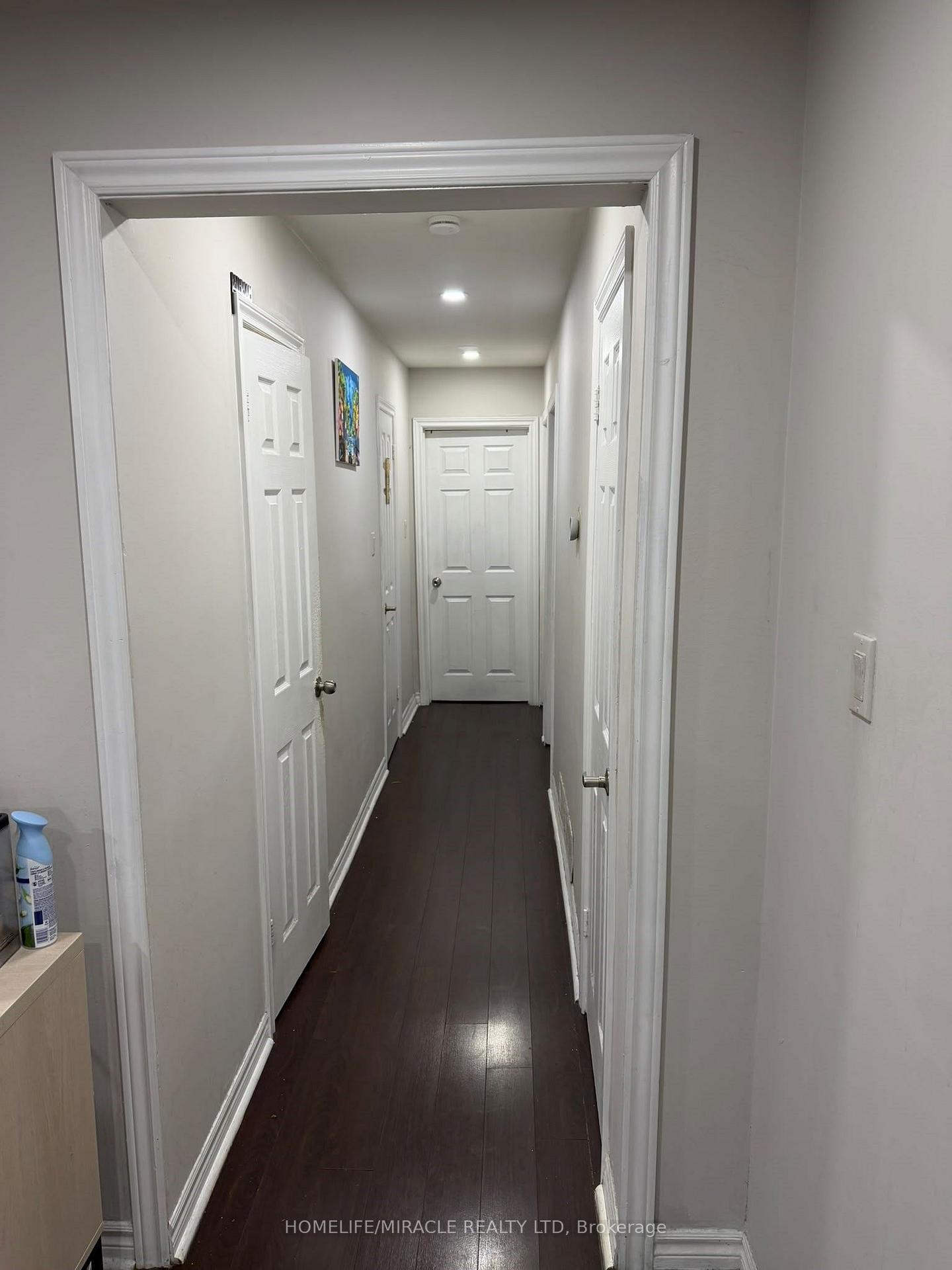 Photo 5 of 25 Four Leaf Drive, Etobicoke, West Humber-Clairville — HOMEH