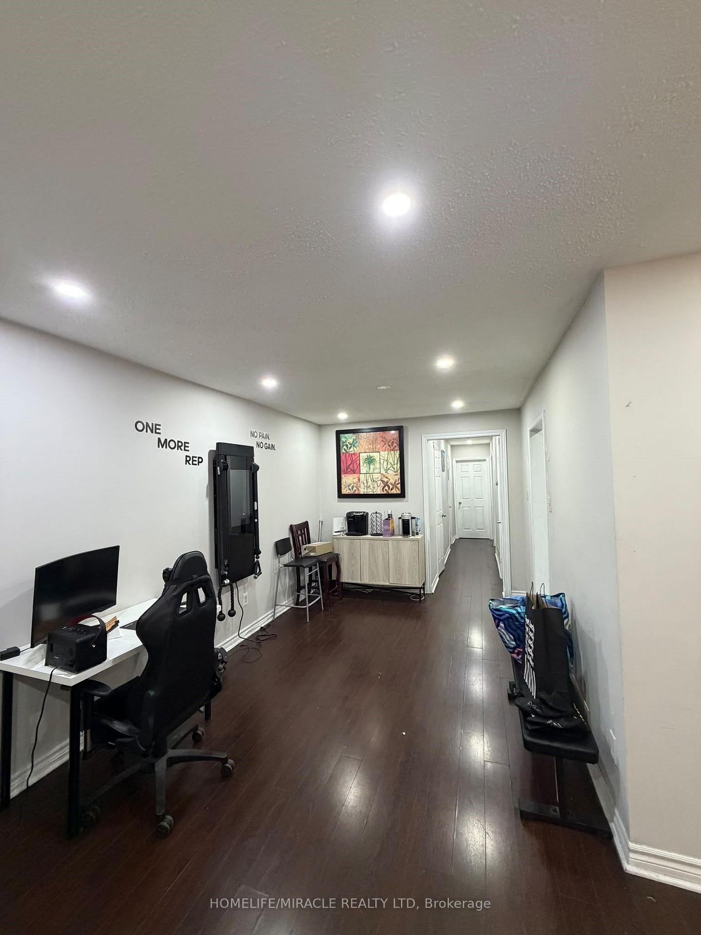 Photo 8 of 25 Four Leaf Drive, Etobicoke, West Humber-Clairville — HOMEH