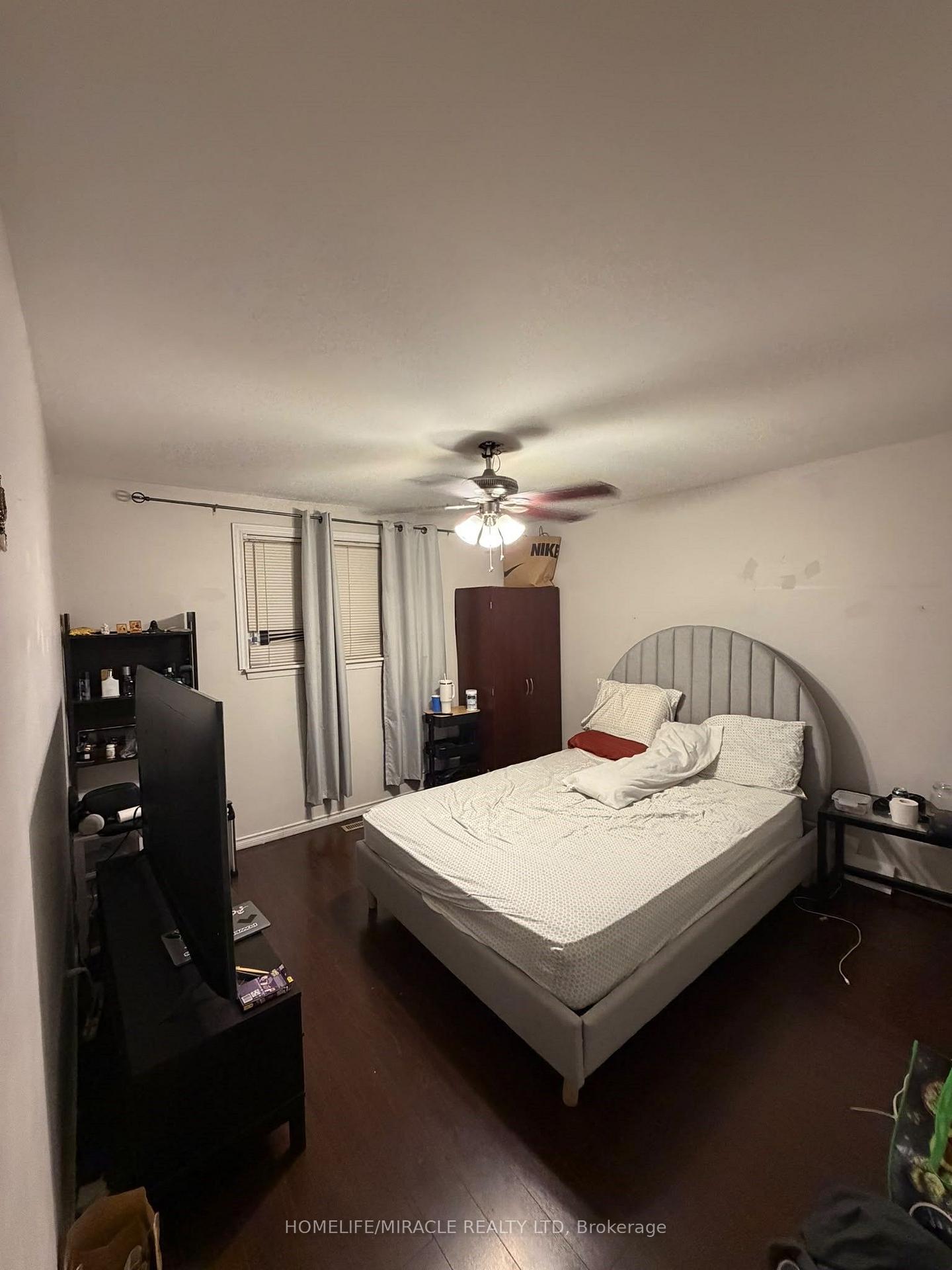 Photo 9 of 25 Four Leaf Drive, Etobicoke, West Humber-Clairville — HOMEH