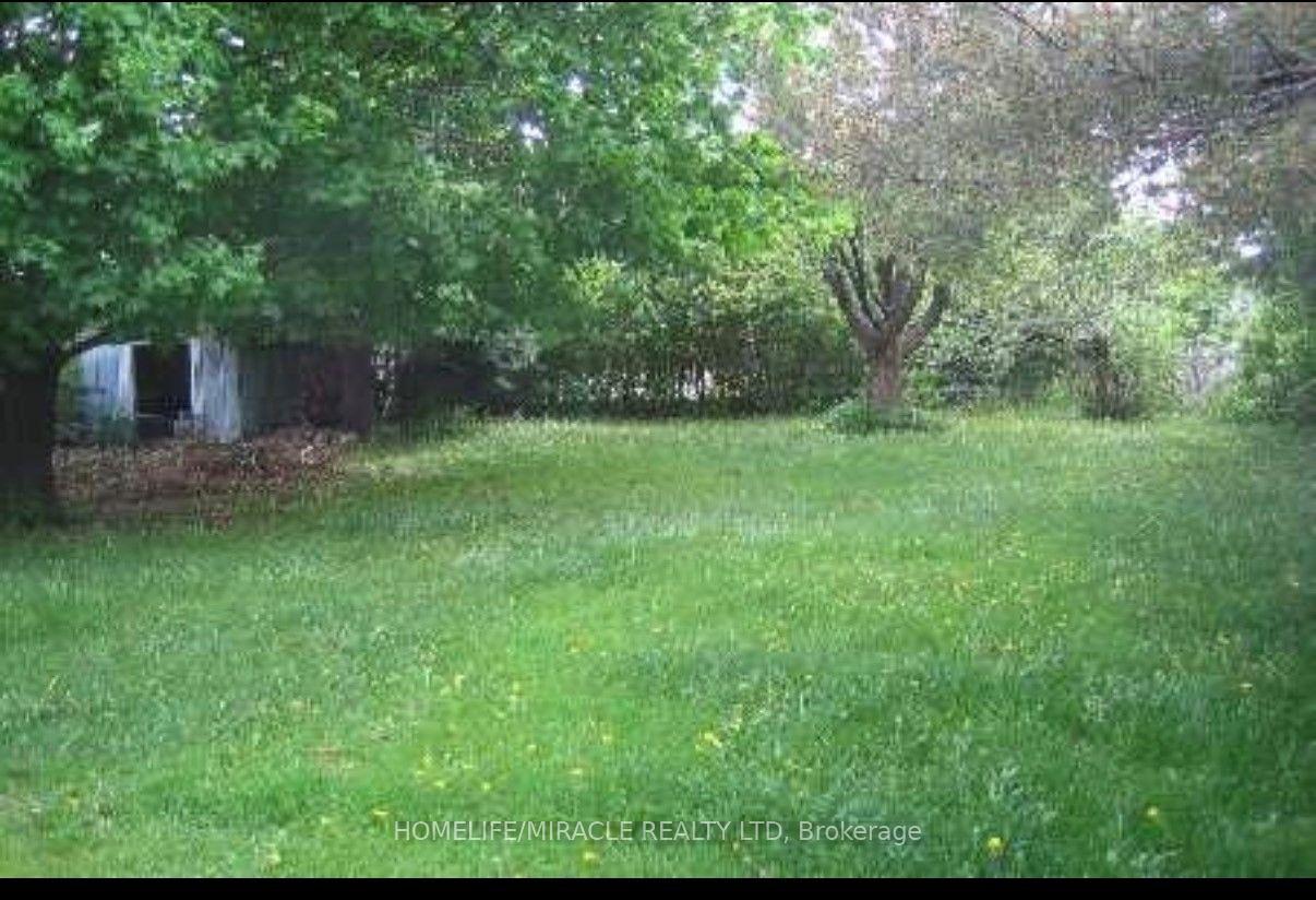 Photo 13 of 25 Four Leaf Drive, Etobicoke, West Humber-Clairville — HOMEH