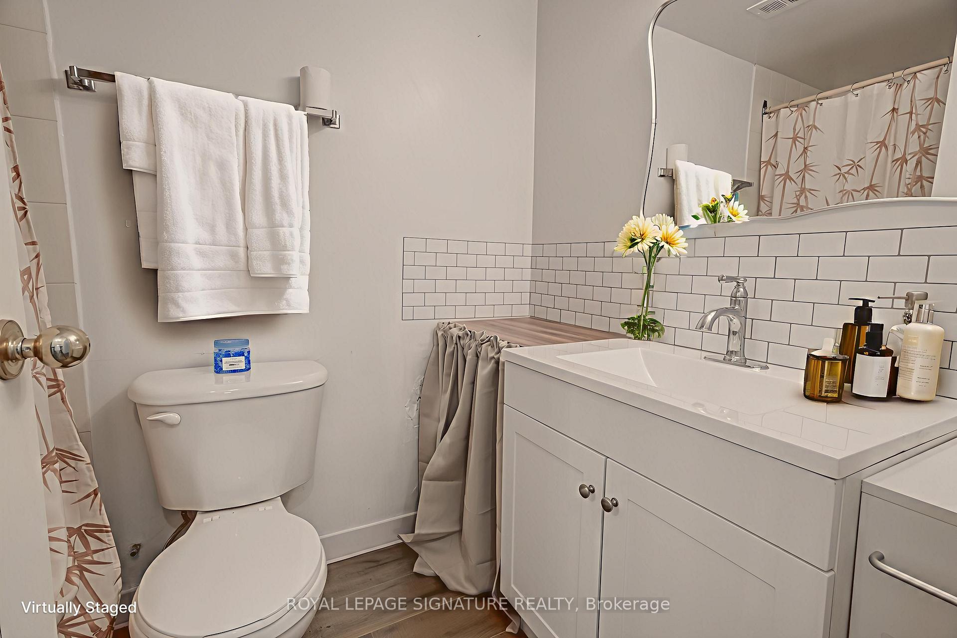 Photo 4 of Unit 401, 60 MontClair Avenue, Toronto, Forest Hill South — HOMEH