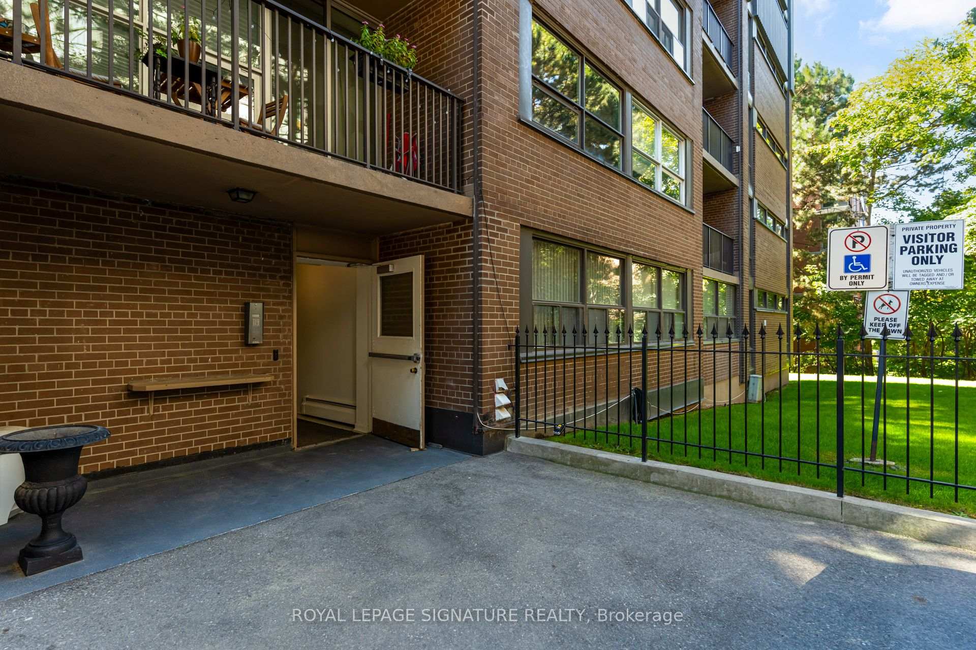Photo 12 of Unit 401, 60 MontClair Avenue, Toronto, Forest Hill South — HOMEH