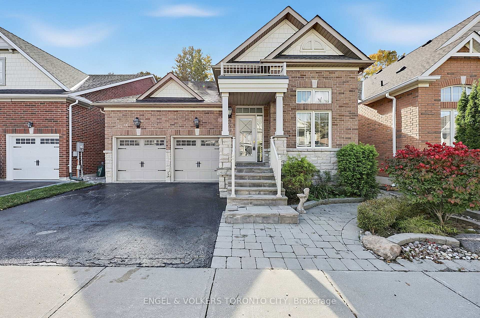 Photo 2 of 249 Sandale Road, Whitchurch-Stouffville, Stouffville — HOMEH
