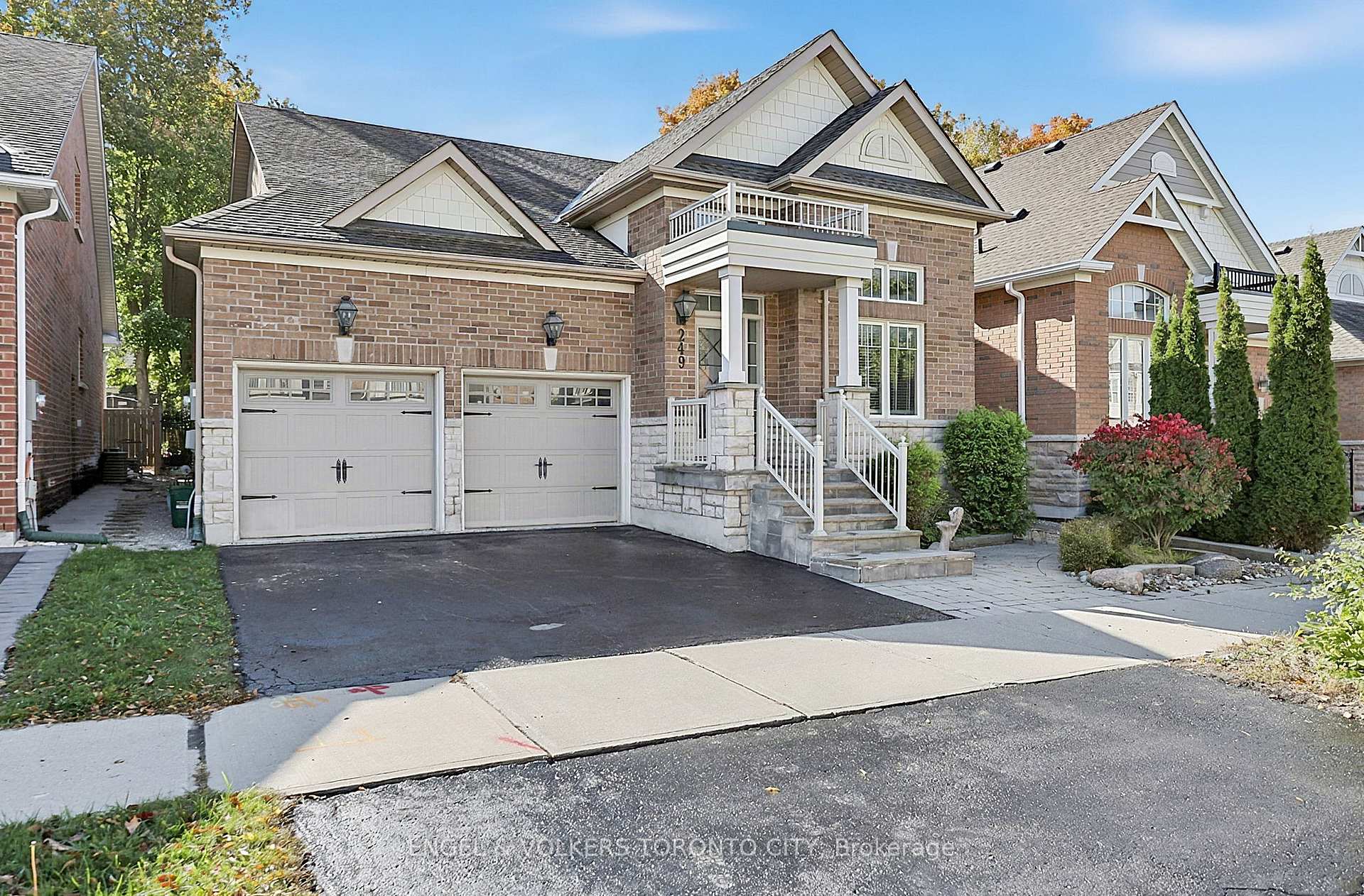 Photo 3 of 249 Sandale Road, Whitchurch-Stouffville, Stouffville — HOMEH