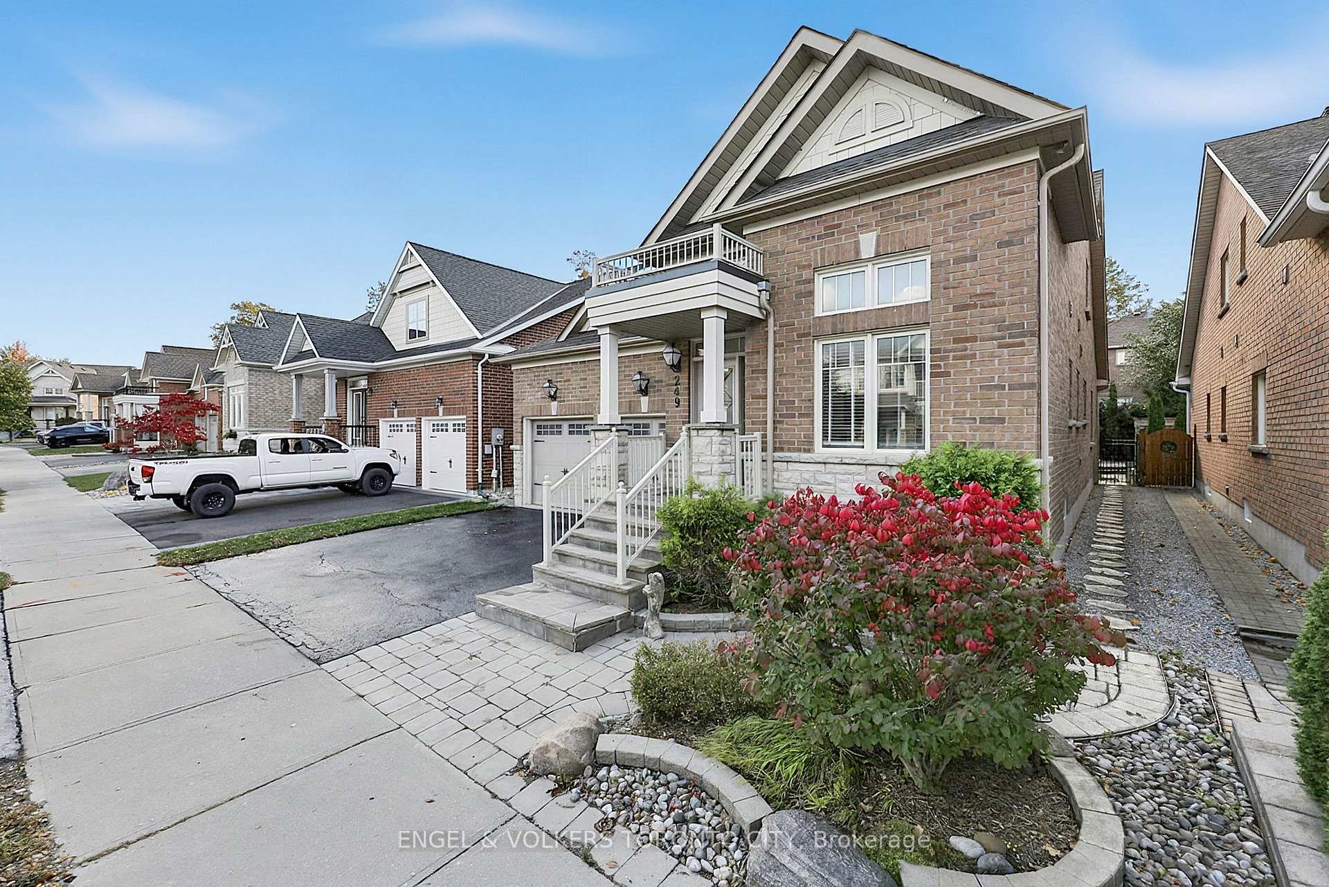 Photo 4 of 249 Sandale Road, Whitchurch-Stouffville, Stouffville — HOMEH
