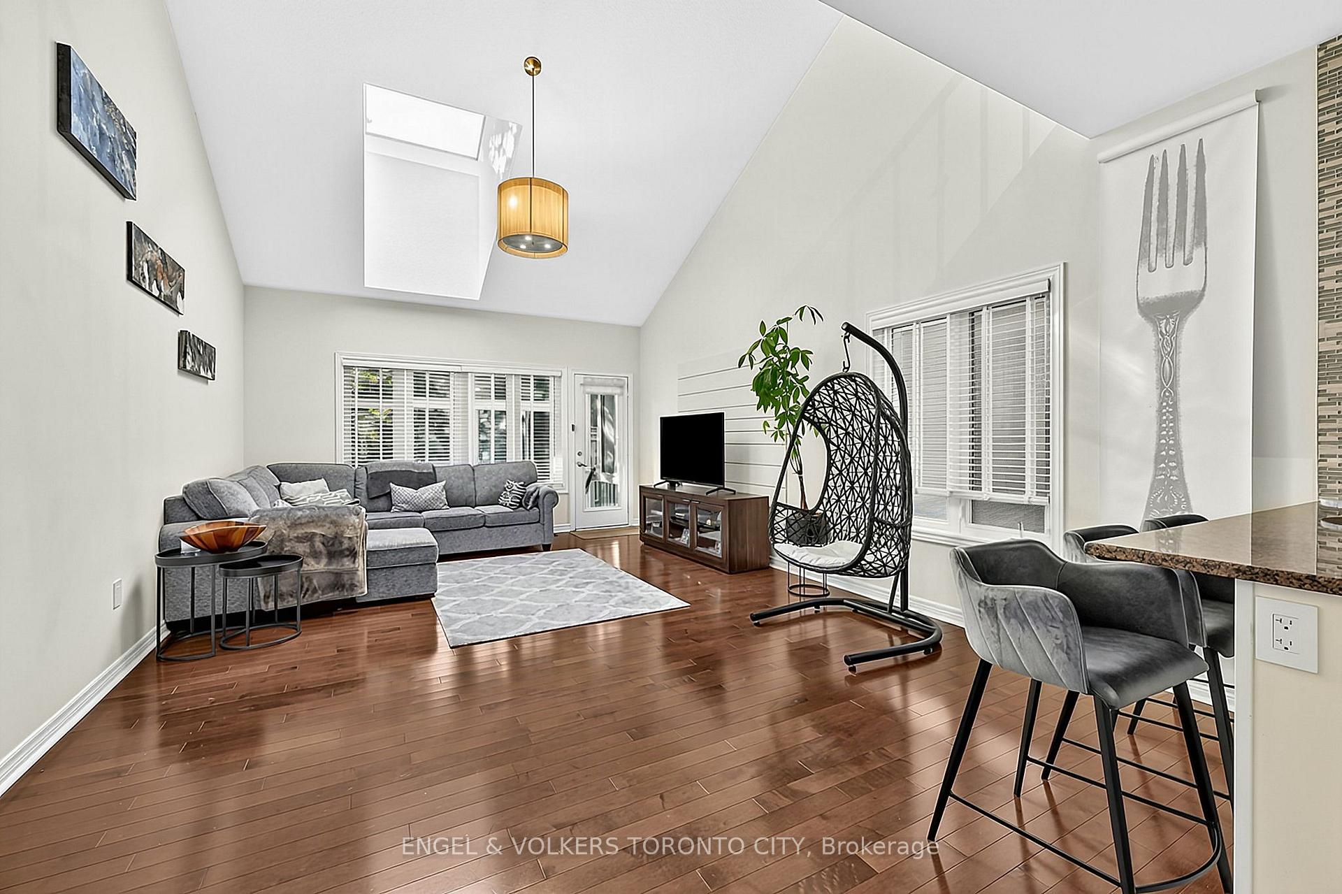 Photo 17 of 249 Sandale Road, Whitchurch-Stouffville, Stouffville — HOMEH