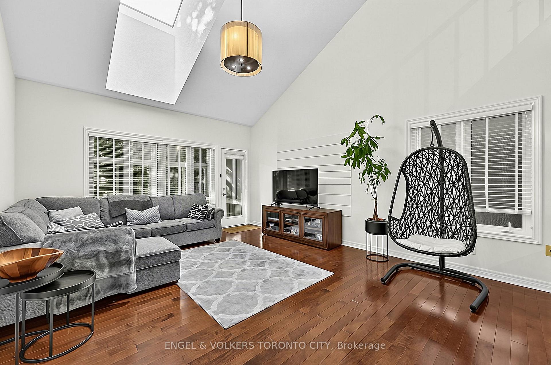 Photo 18 of 249 Sandale Road, Whitchurch-Stouffville, Stouffville — HOMEH
