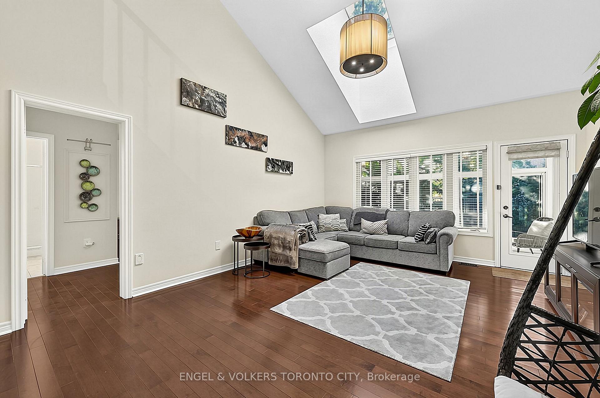 Photo 19 of 249 Sandale Road, Whitchurch-Stouffville, Stouffville — HOMEH