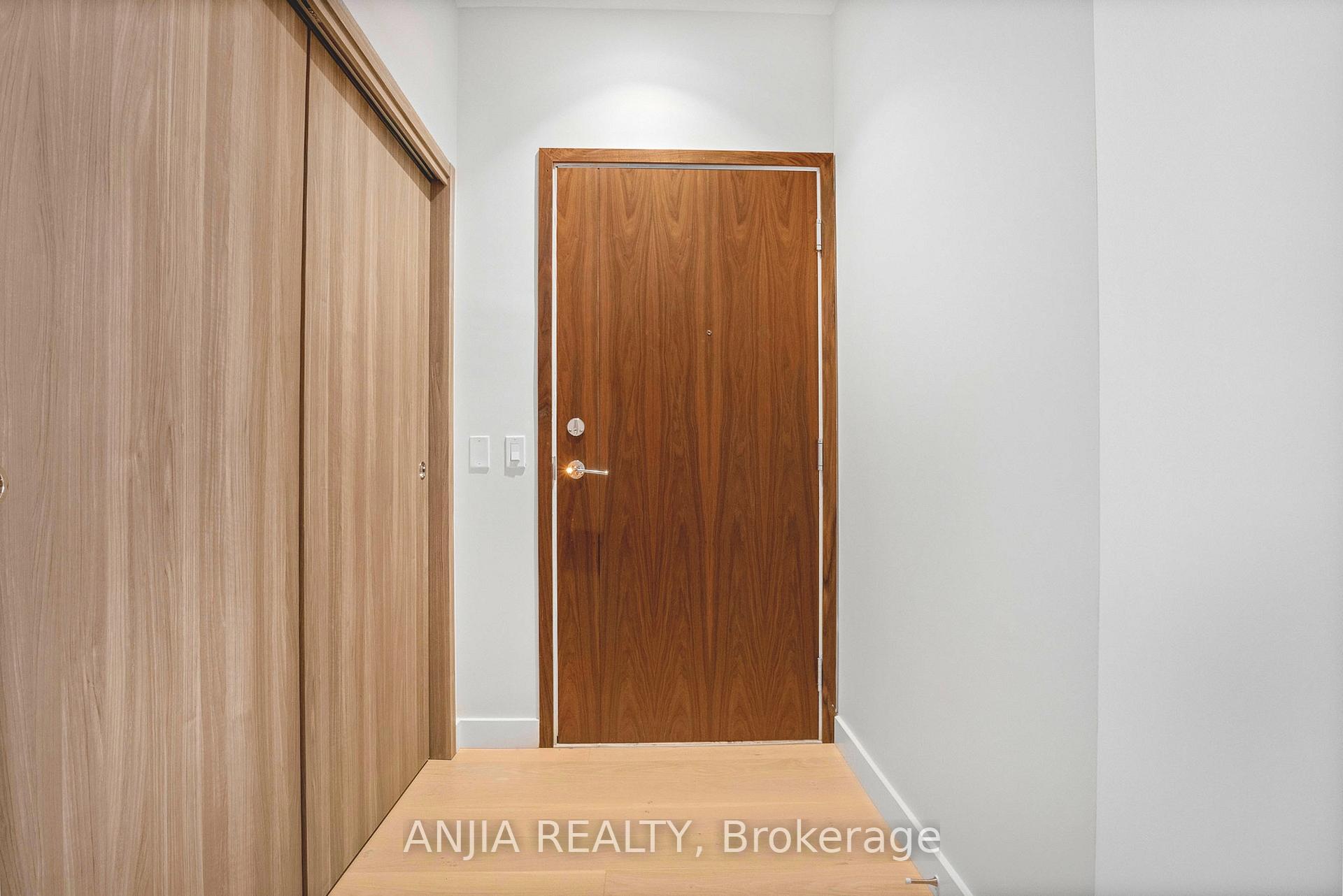 Photo 4 of Unit TH607, 85 McMahon Drive, North York, Bayview Village — HOMEH