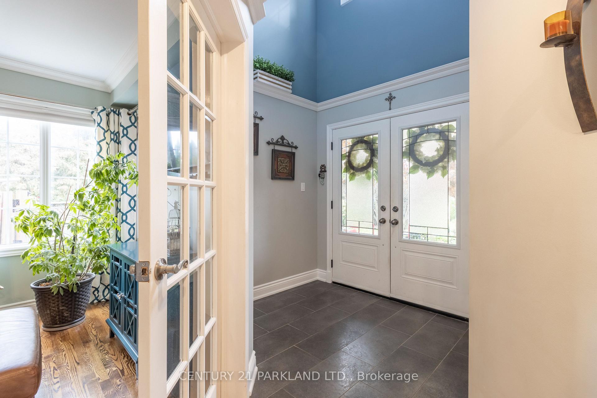 Photo 3 of 18 Napier Court, Whitby, Brooklin — HOMEH