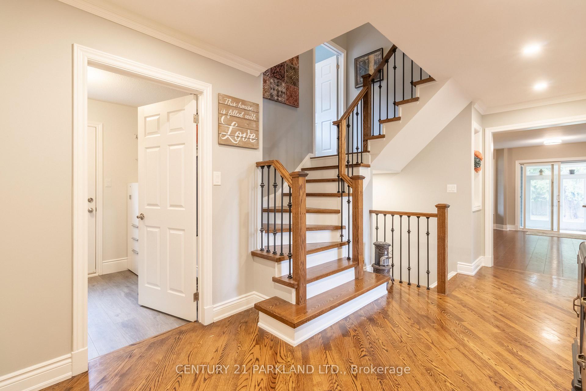 Photo 4 of 18 Napier Court, Whitby, Brooklin — HOMEH
