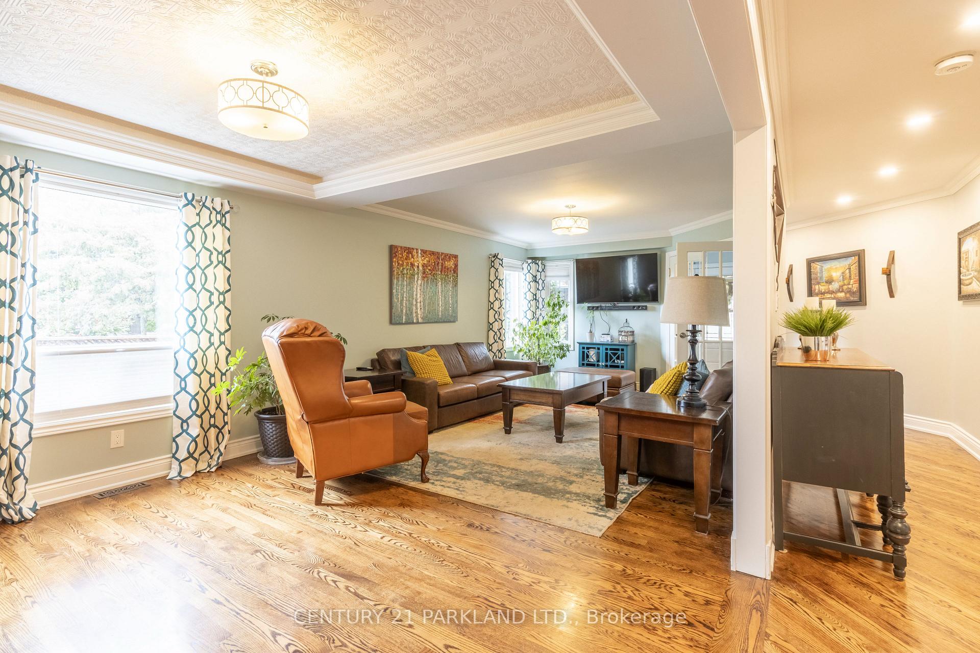 Photo 6 of 18 Napier Court, Whitby, Brooklin — HOMEH