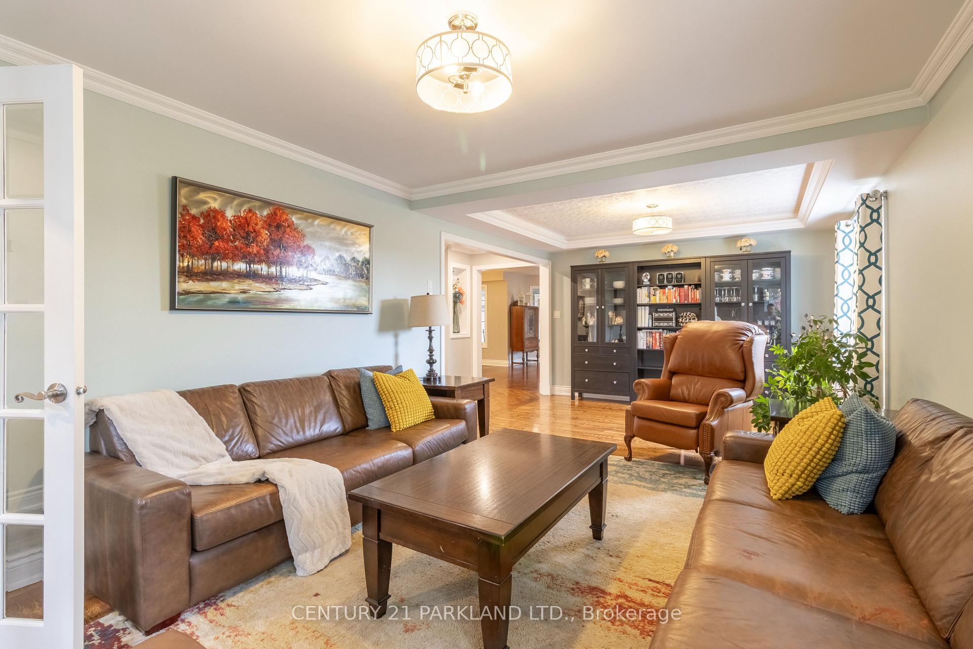 Photo 7 of 18 Napier Court, Whitby, Brooklin — HOMEH