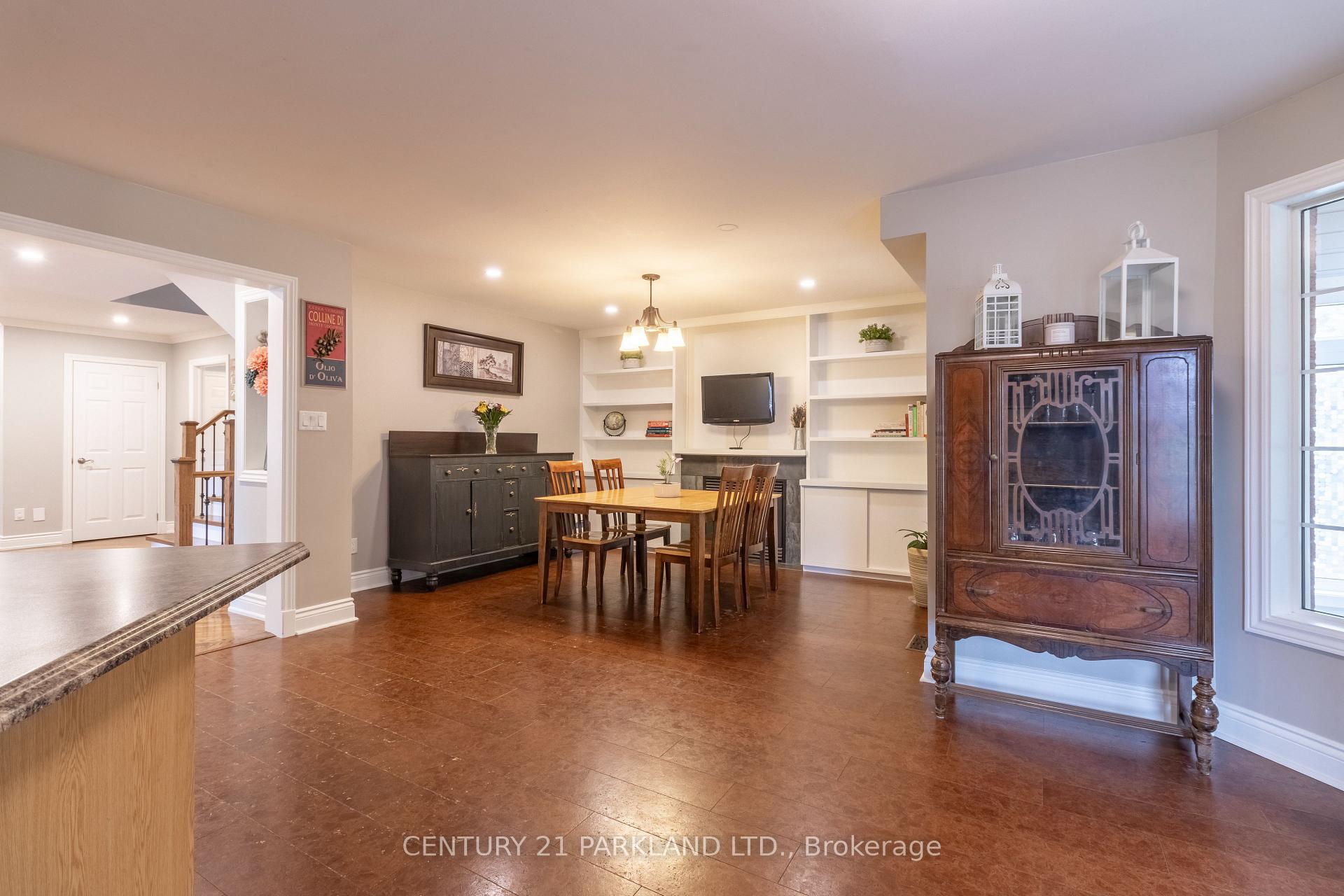 Photo 10 of 18 Napier Court, Whitby, Brooklin — HOMEH