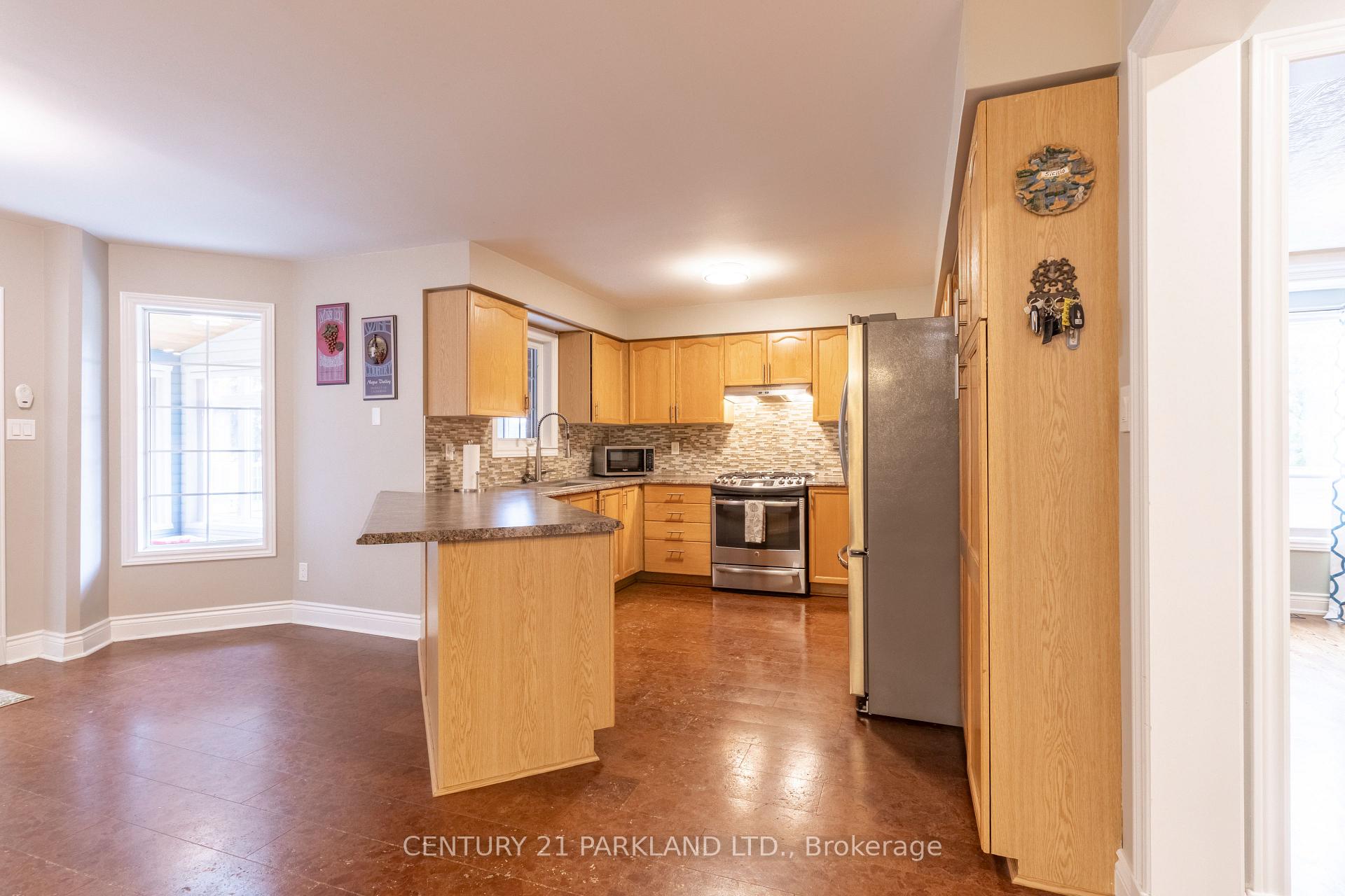 Photo 13 of 18 Napier Court, Whitby, Brooklin — HOMEH