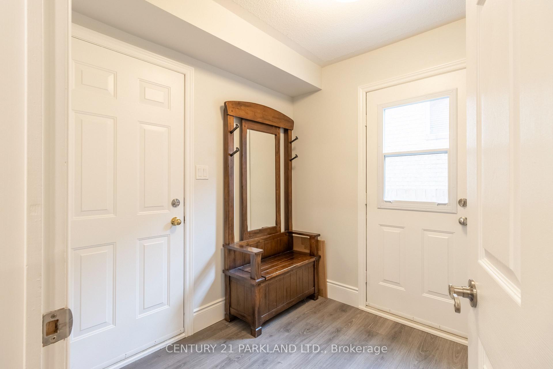 Photo 17 of 18 Napier Court, Whitby, Brooklin — HOMEH
