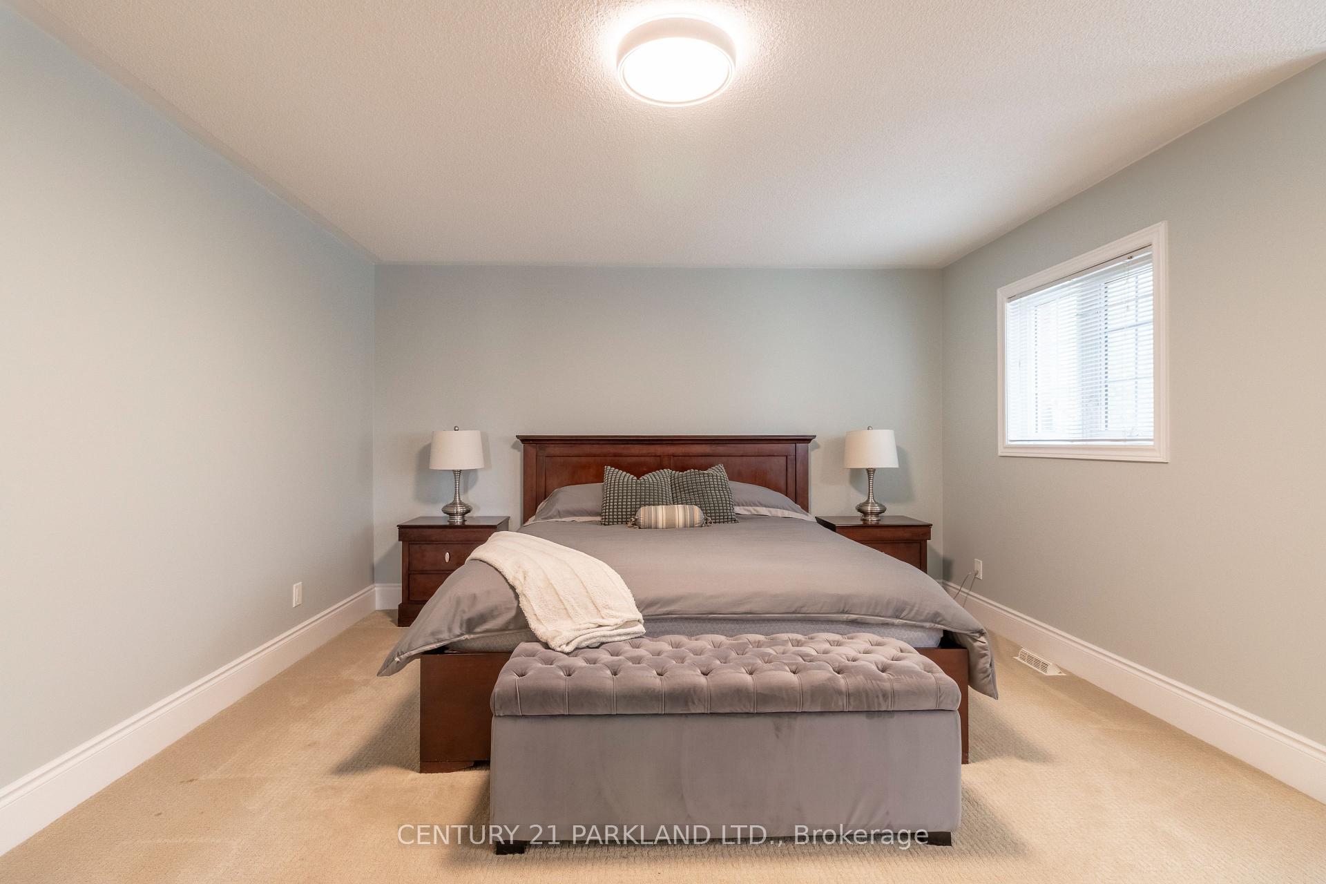 Photo 24 of 18 Napier Court, Whitby, Brooklin — HOMEH