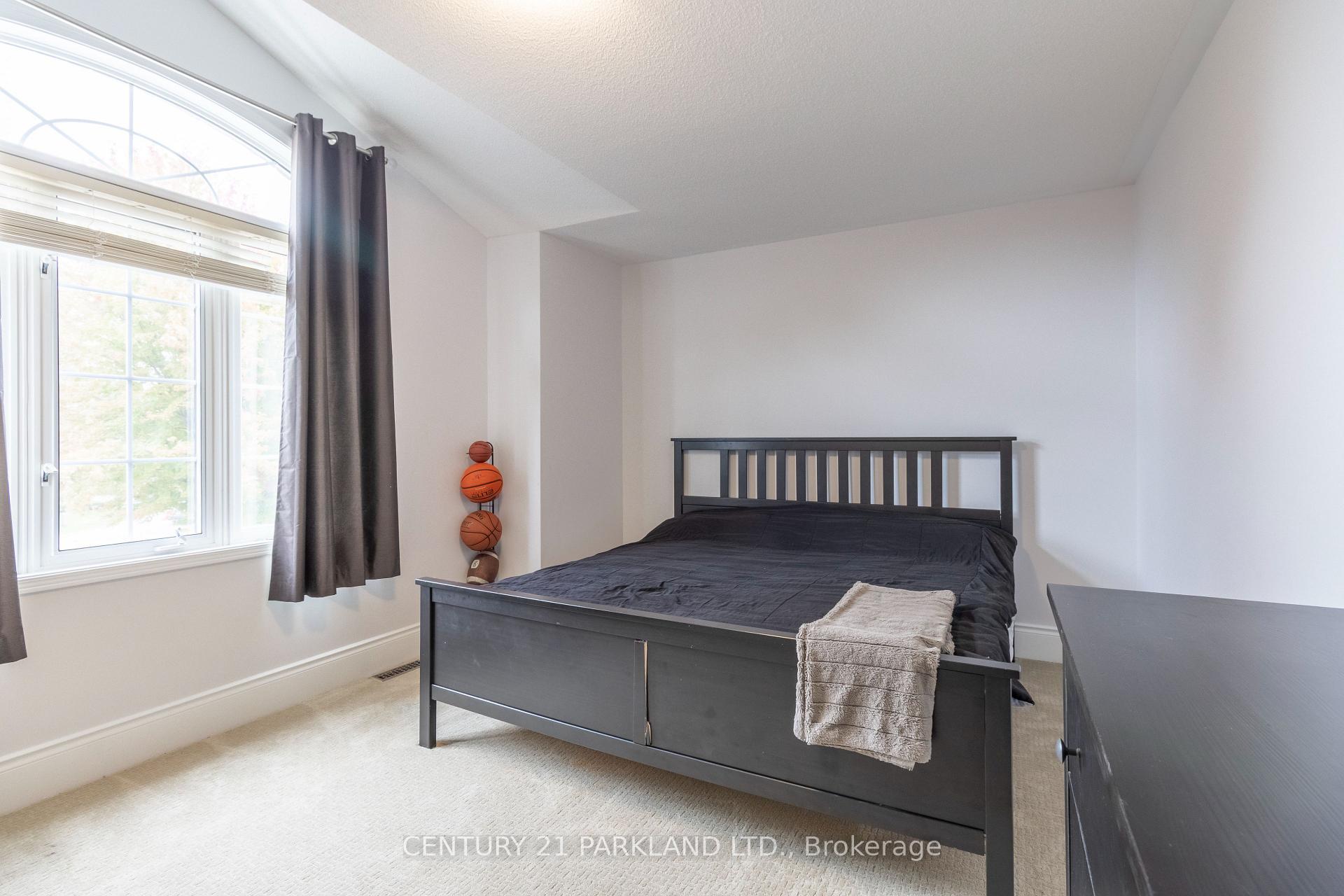 Photo 33 of 18 Napier Court, Whitby, Brooklin — HOMEH
