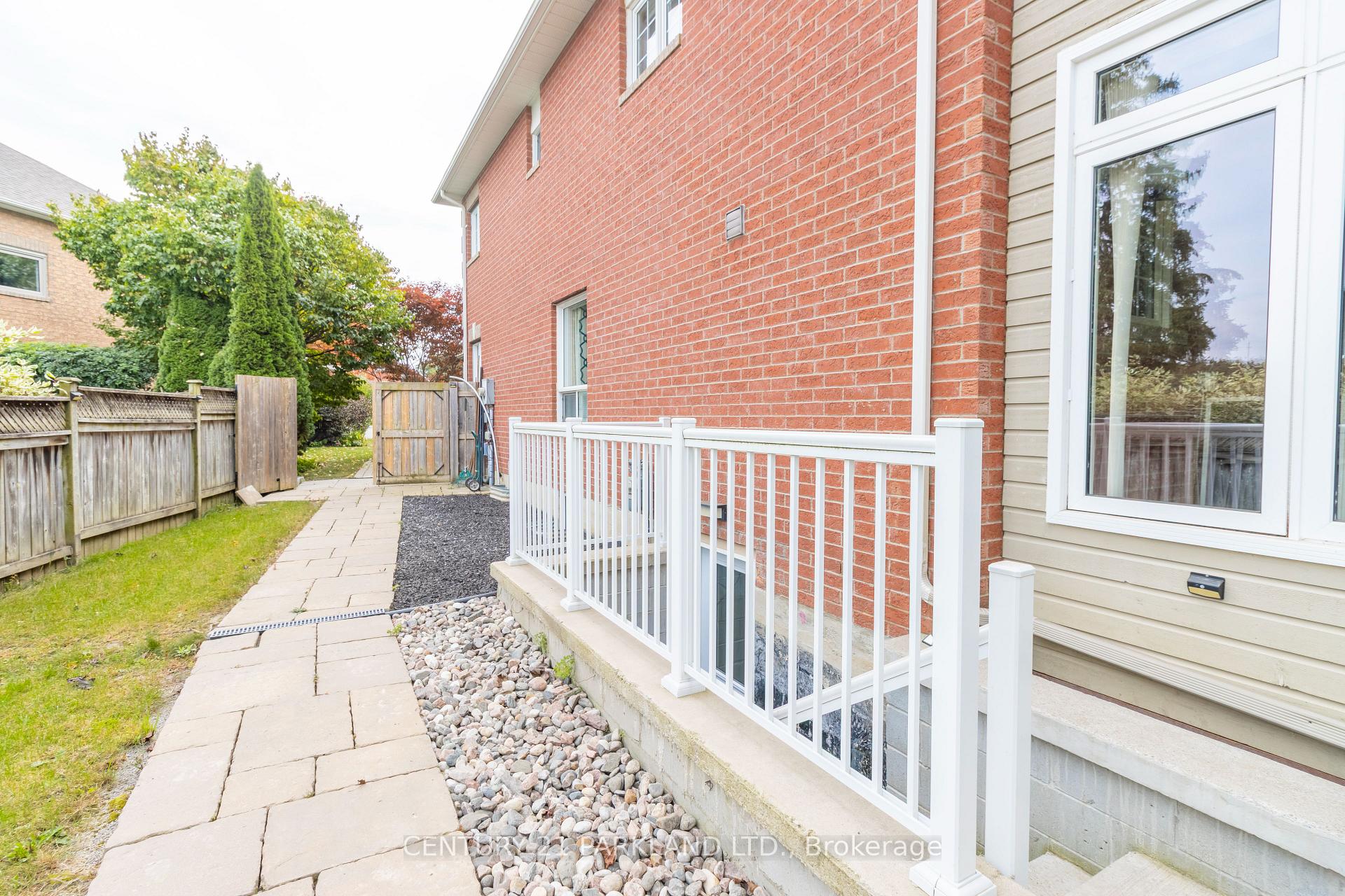 Photo 37 of 18 Napier Court, Whitby, Brooklin — HOMEH