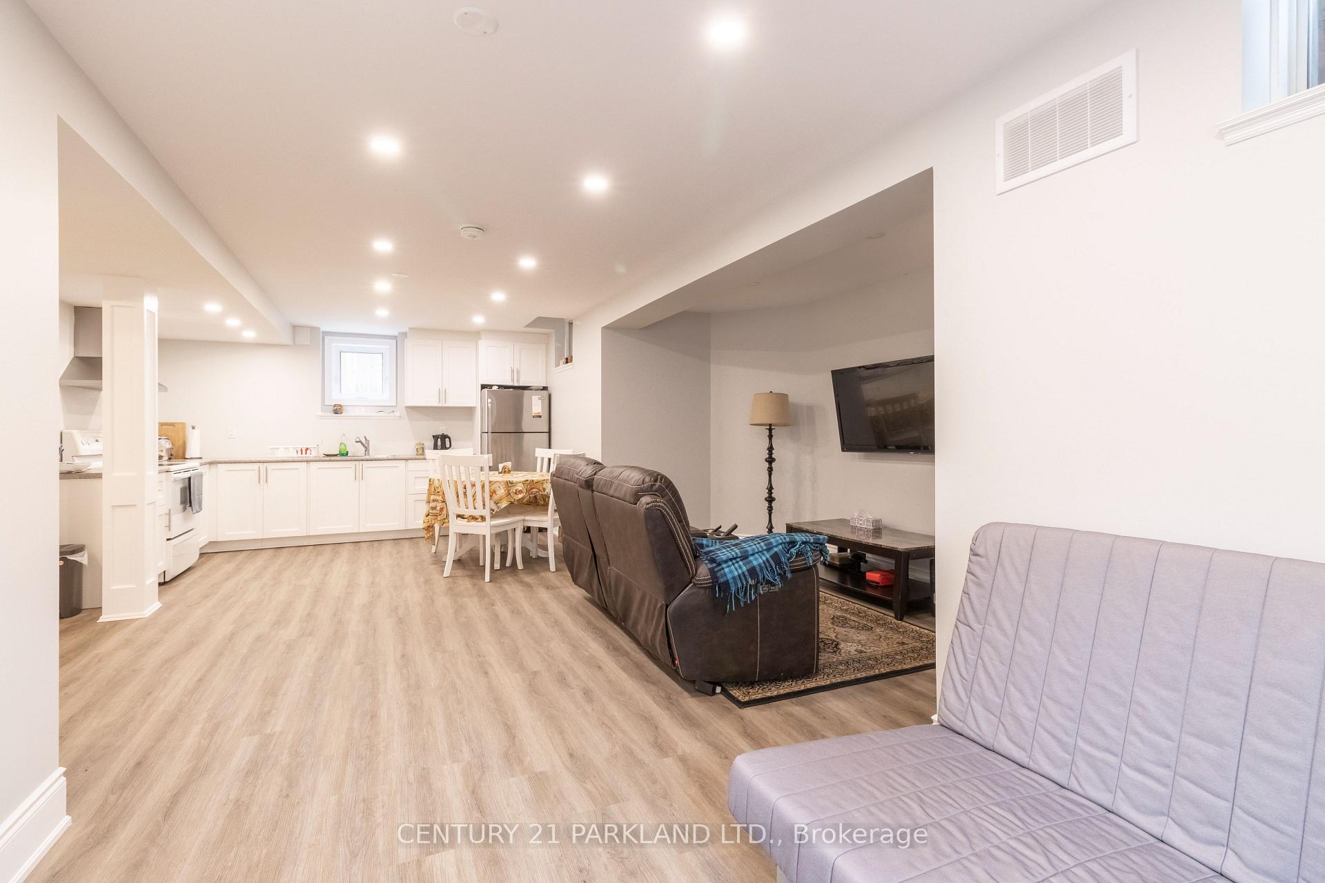 Photo 40 of 18 Napier Court, Whitby, Brooklin — HOMEH