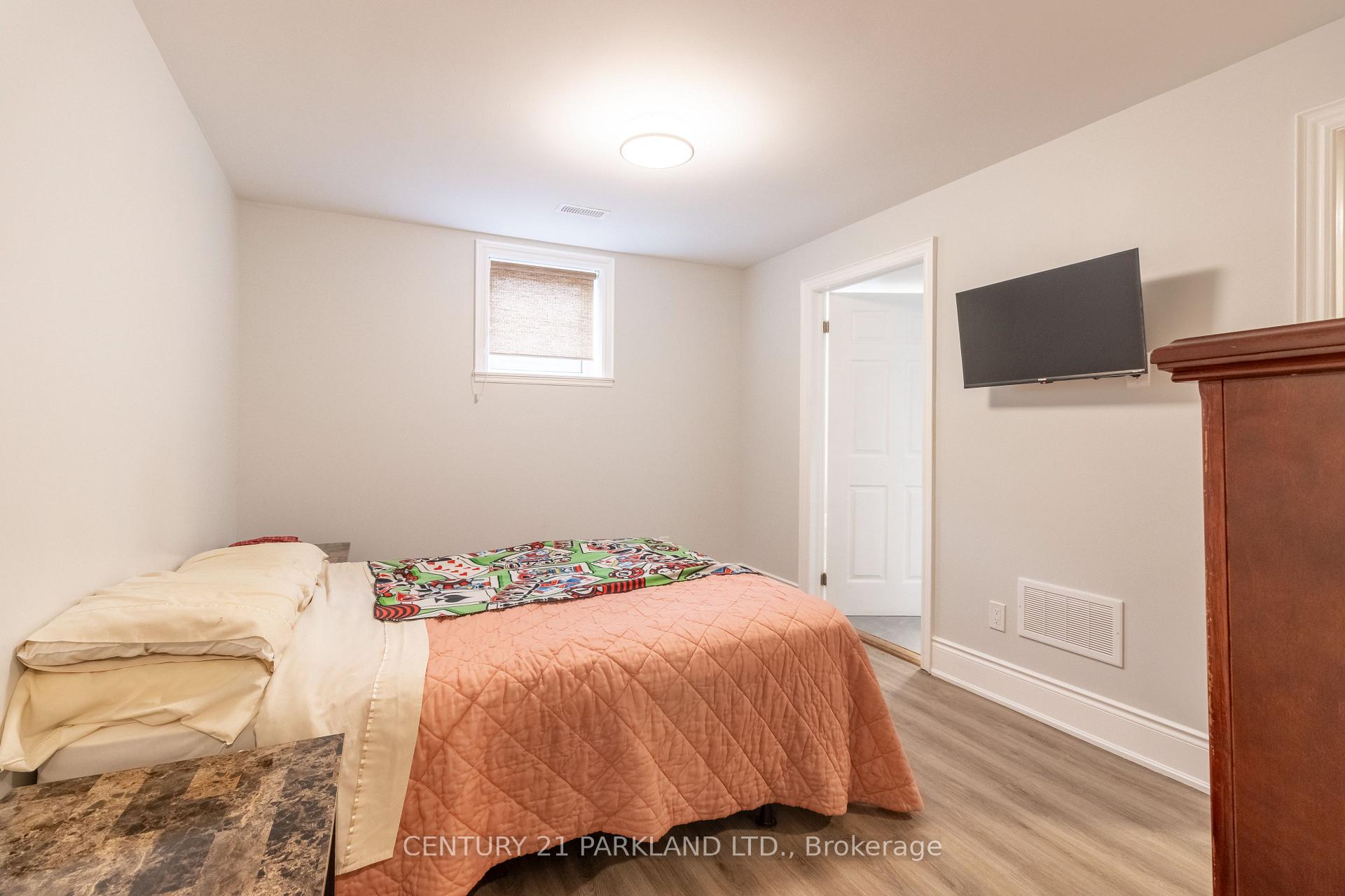 Photo 41 of 18 Napier Court, Whitby, Brooklin — HOMEH