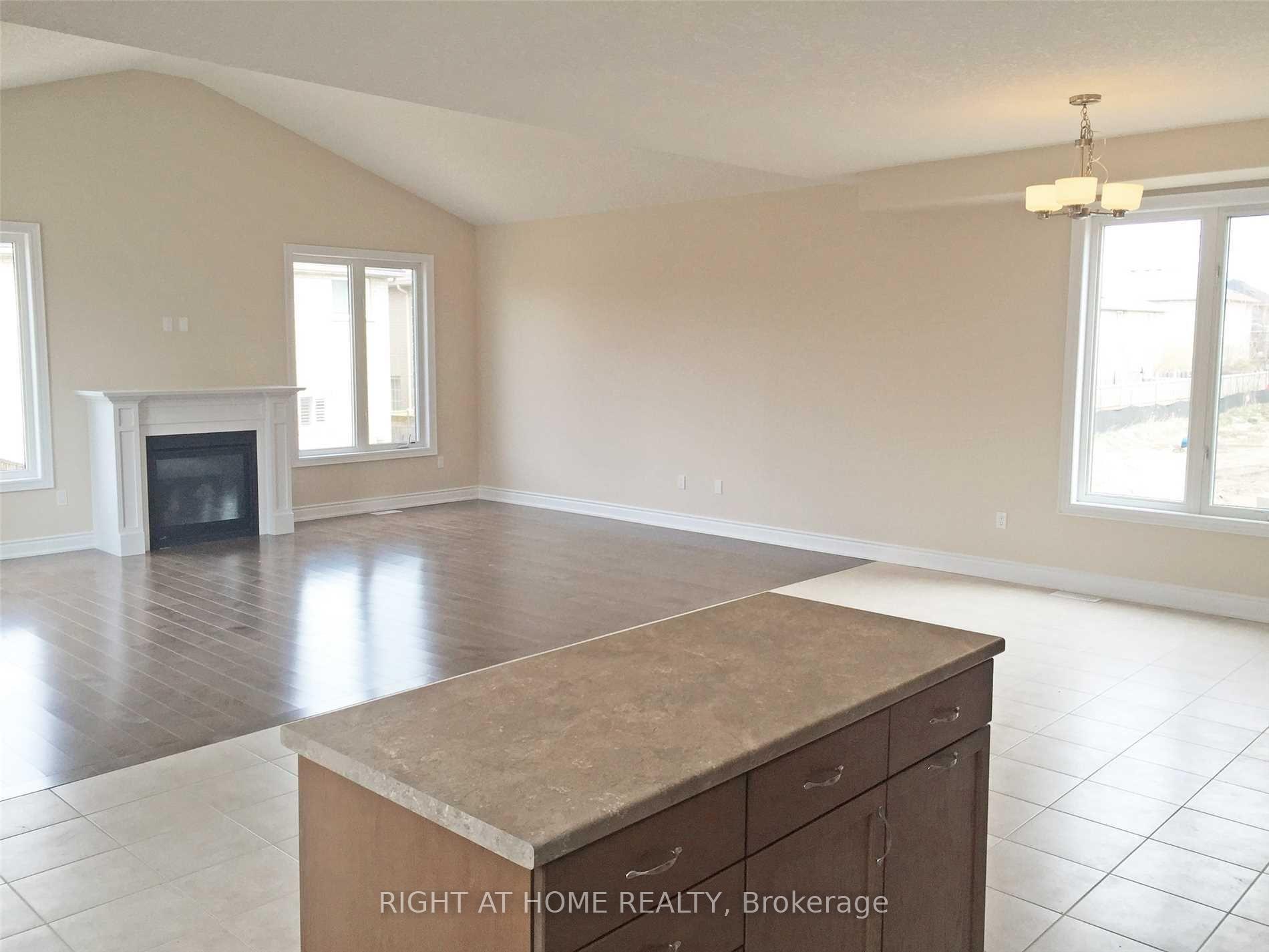 Photo 7 of 42 Booth Lane, Barrie, Painswick South — HOMEH