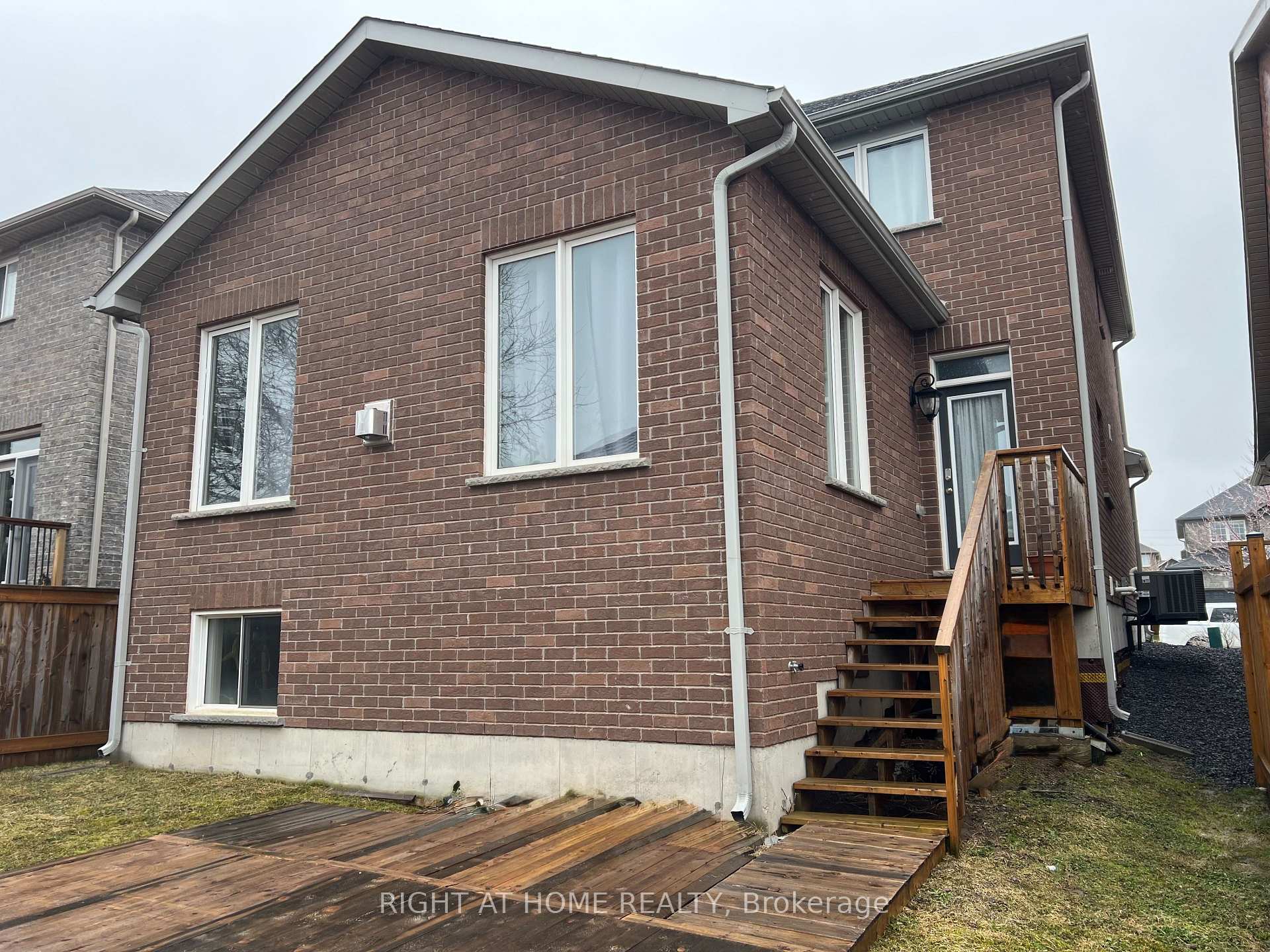 Photo 20 of 42 Booth Lane, Barrie, Painswick South — HOMEH