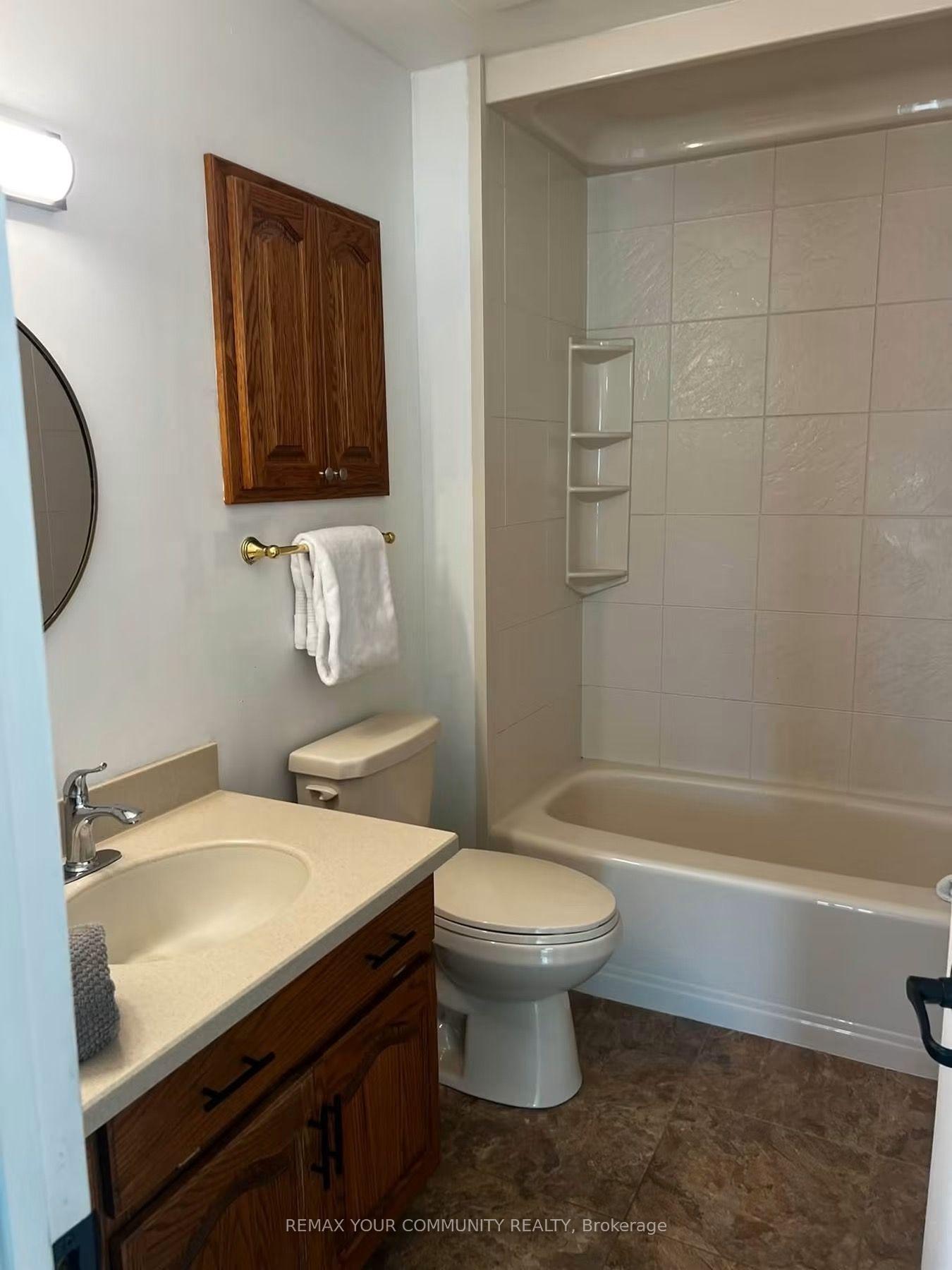 Photo 5 of 34 Beaver Crescent, Brantford, Lynden Hills — HOMEH