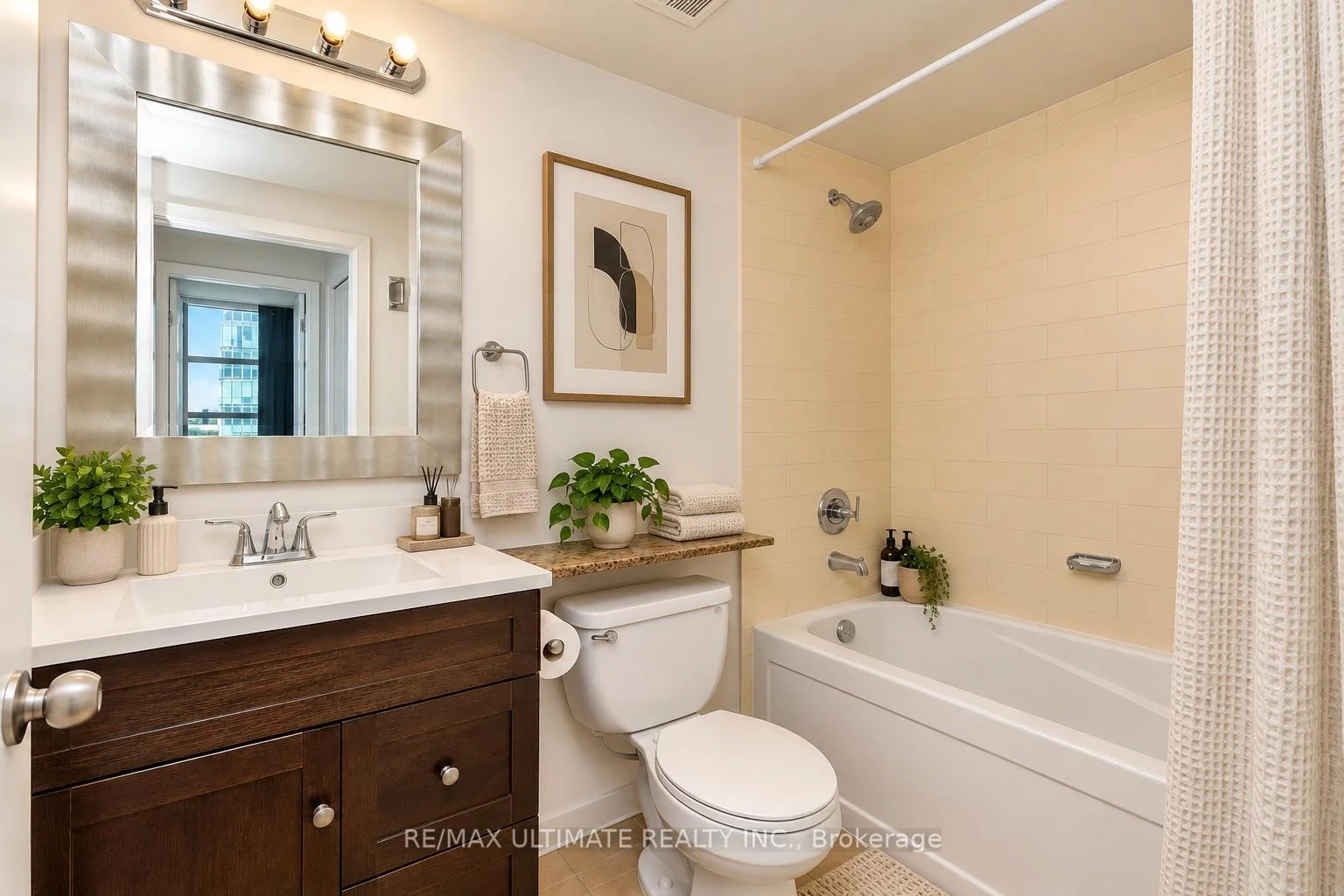 Photo 6 of Unit 4601, 35 Mariner Terrace, Toronto, Waterfront Communities — HOMEH