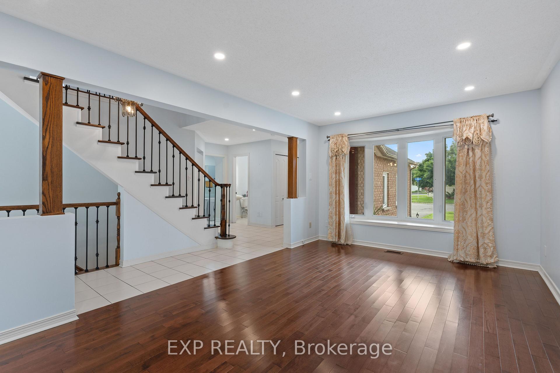 Photo 5 of 1552 Blohm Drive, Ottawa, Hunt Club Park — HOMEH