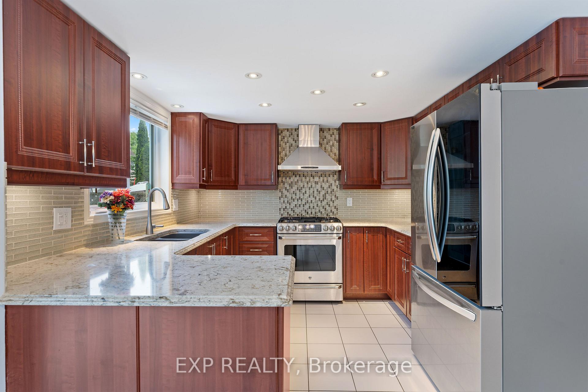 Photo 10 of 1552 Blohm Drive, Ottawa, Hunt Club Park — HOMEH