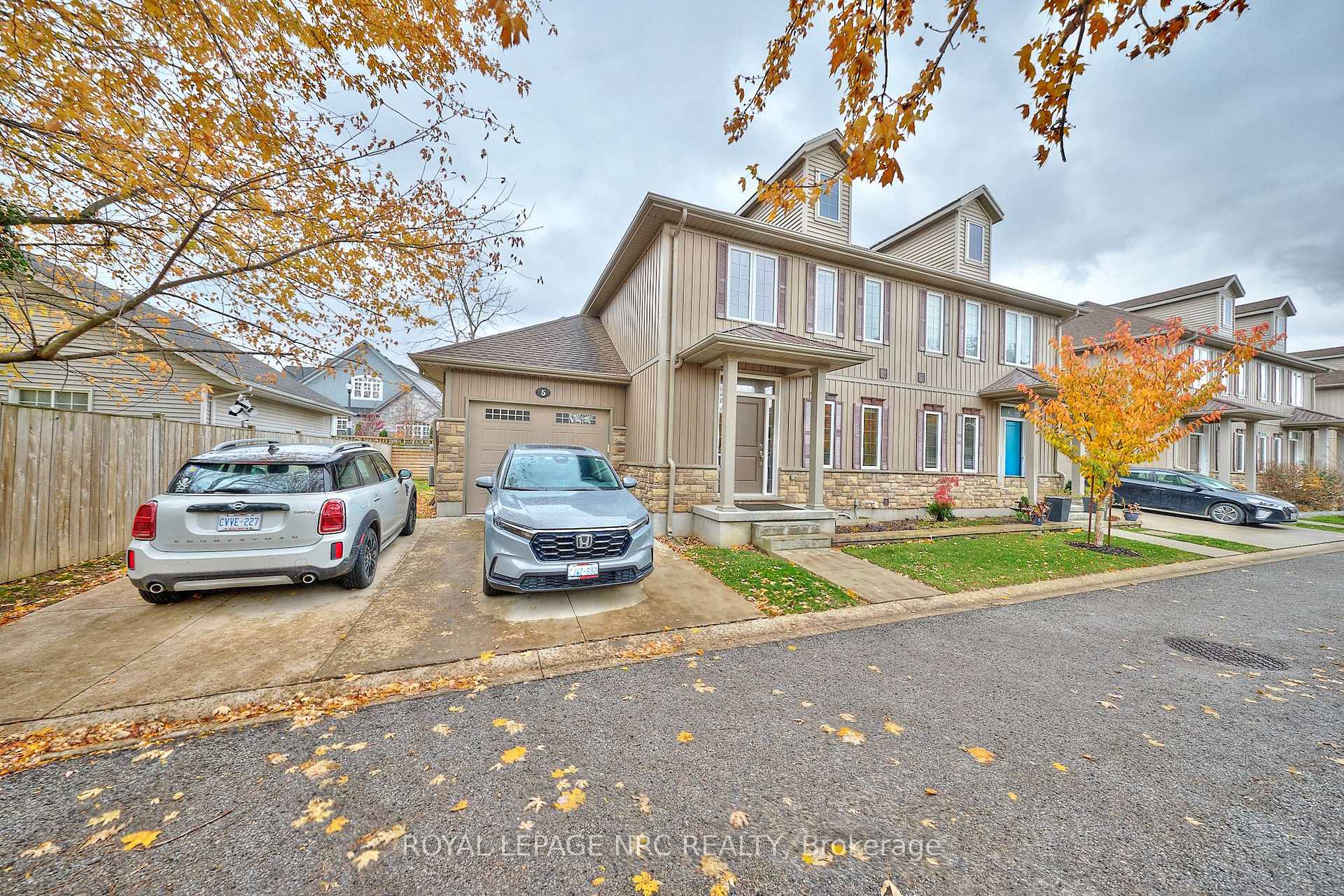 Front of Unit 5, 608 Simcoe Street