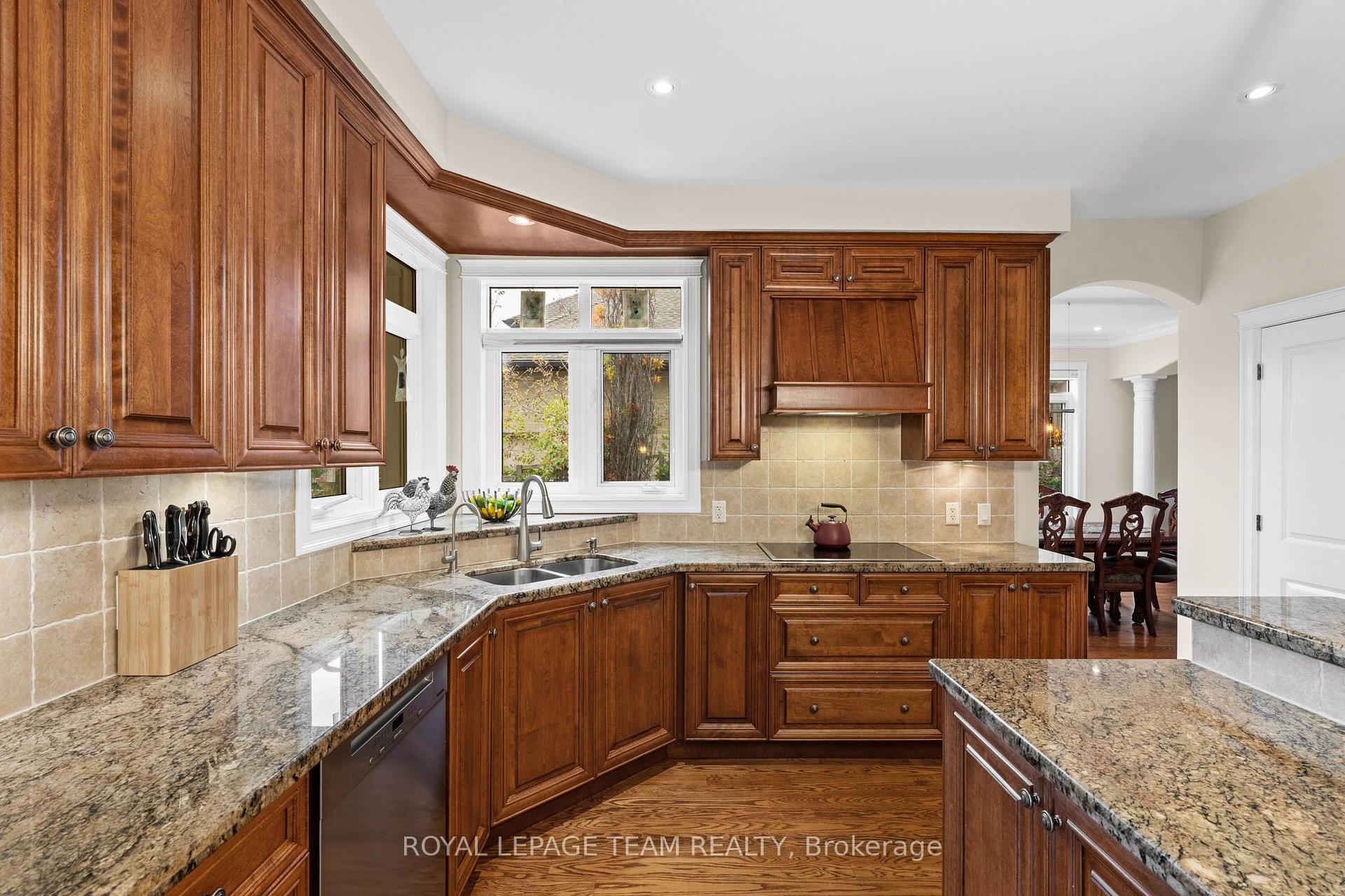 Photo 13 of 418 Lockmaster Crescent, Ottawa, Manotick Village & Manotick Estates — HOMEH