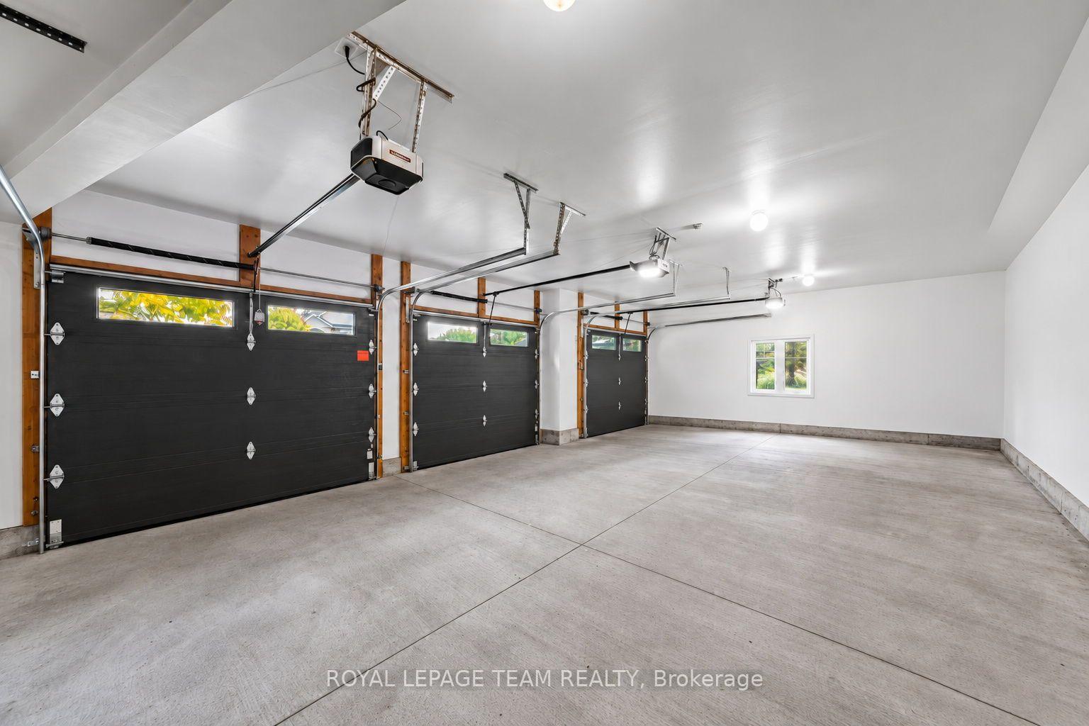 Photo 31 of 418 Lockmaster Crescent, Ottawa, Manotick Village & Manotick Estates — HOMEH