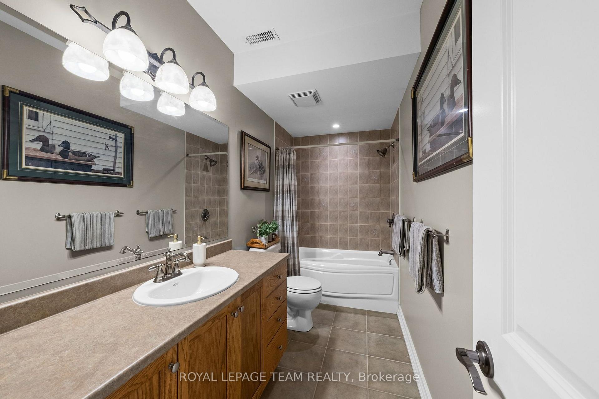 Photo 37 of 418 Lockmaster Crescent, Ottawa, Manotick Village & Manotick Estates — HOMEH