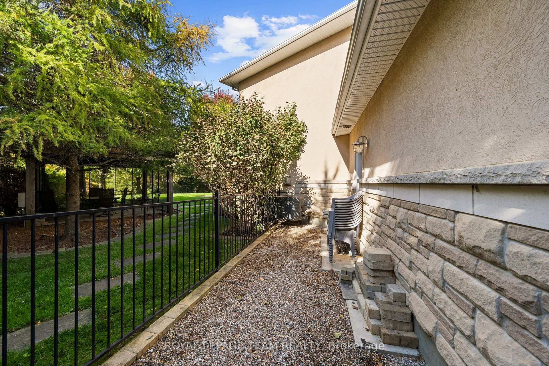 Photo 45 of 418 Lockmaster Crescent, Ottawa, Manotick Village & Manotick Estates — HOMEH