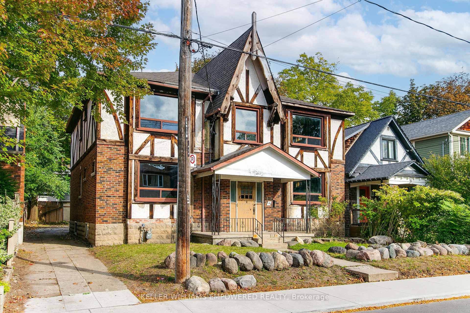 Photo 2 of 10 Lessard Avenue, Toronto, Lambton Baby Point — HOMEH