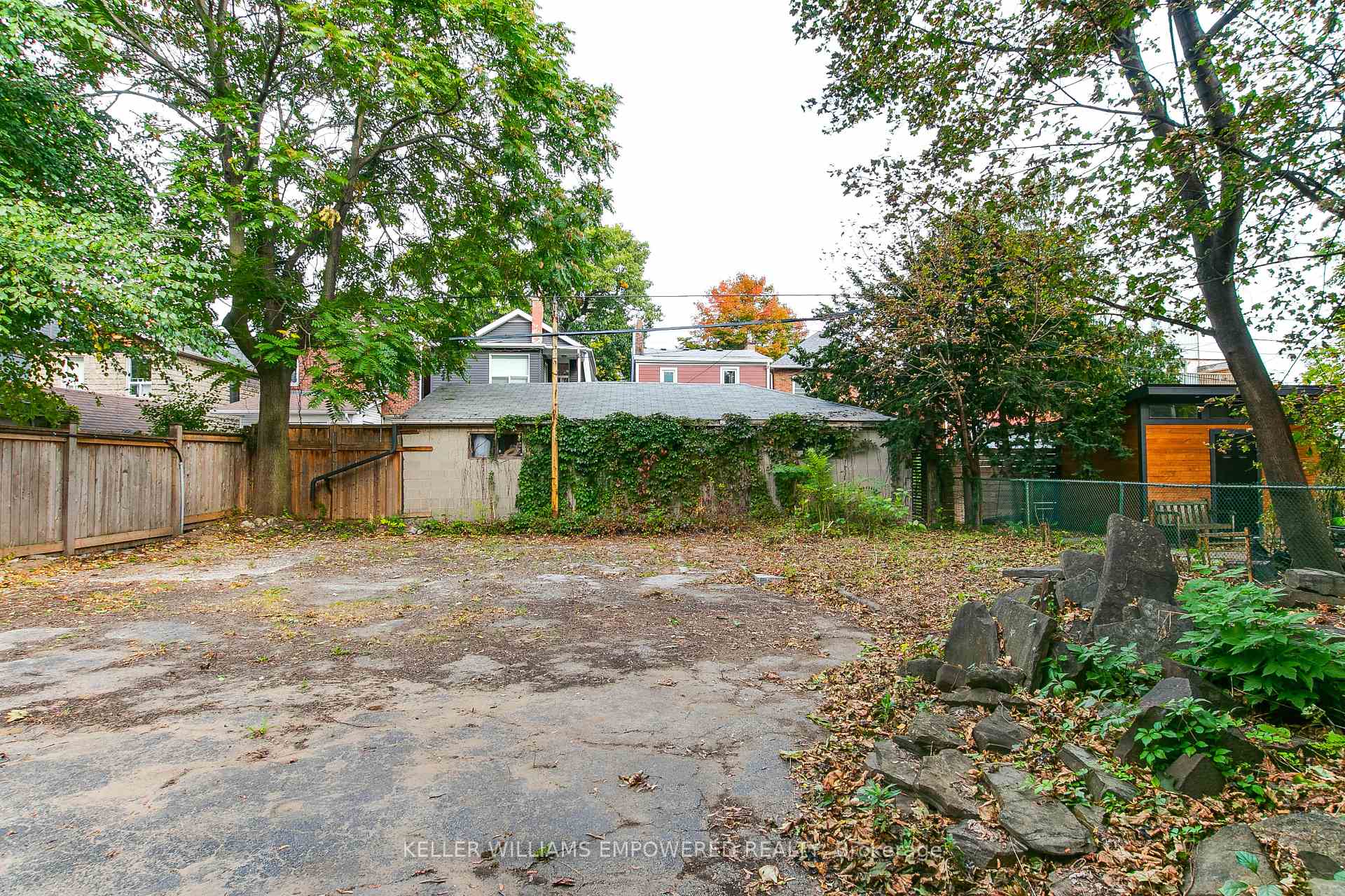 Photo 11 of 10 Lessard Avenue, Toronto, Lambton Baby Point — HOMEH