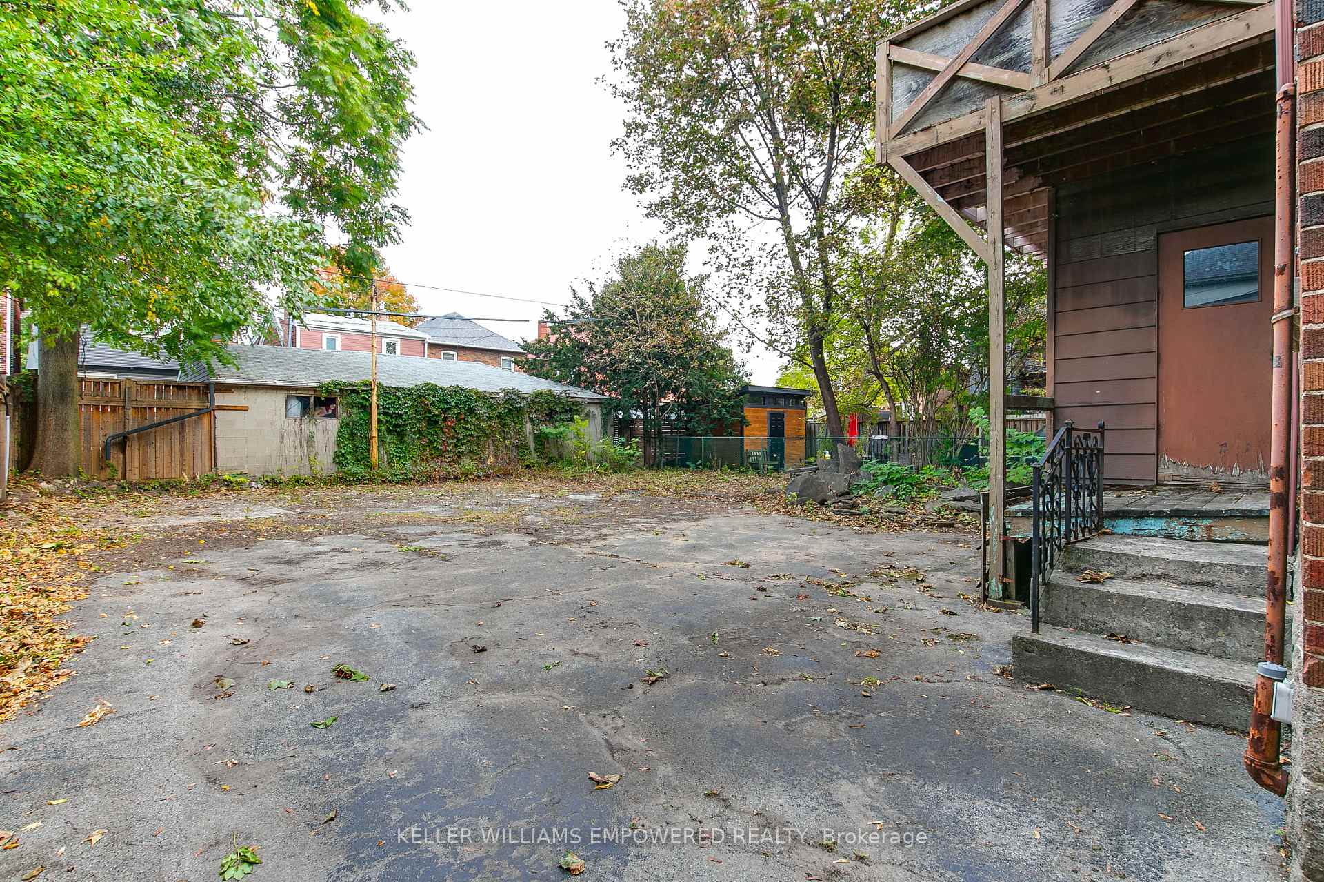 Photo 12 of 10 Lessard Avenue, Toronto, Lambton Baby Point — HOMEH