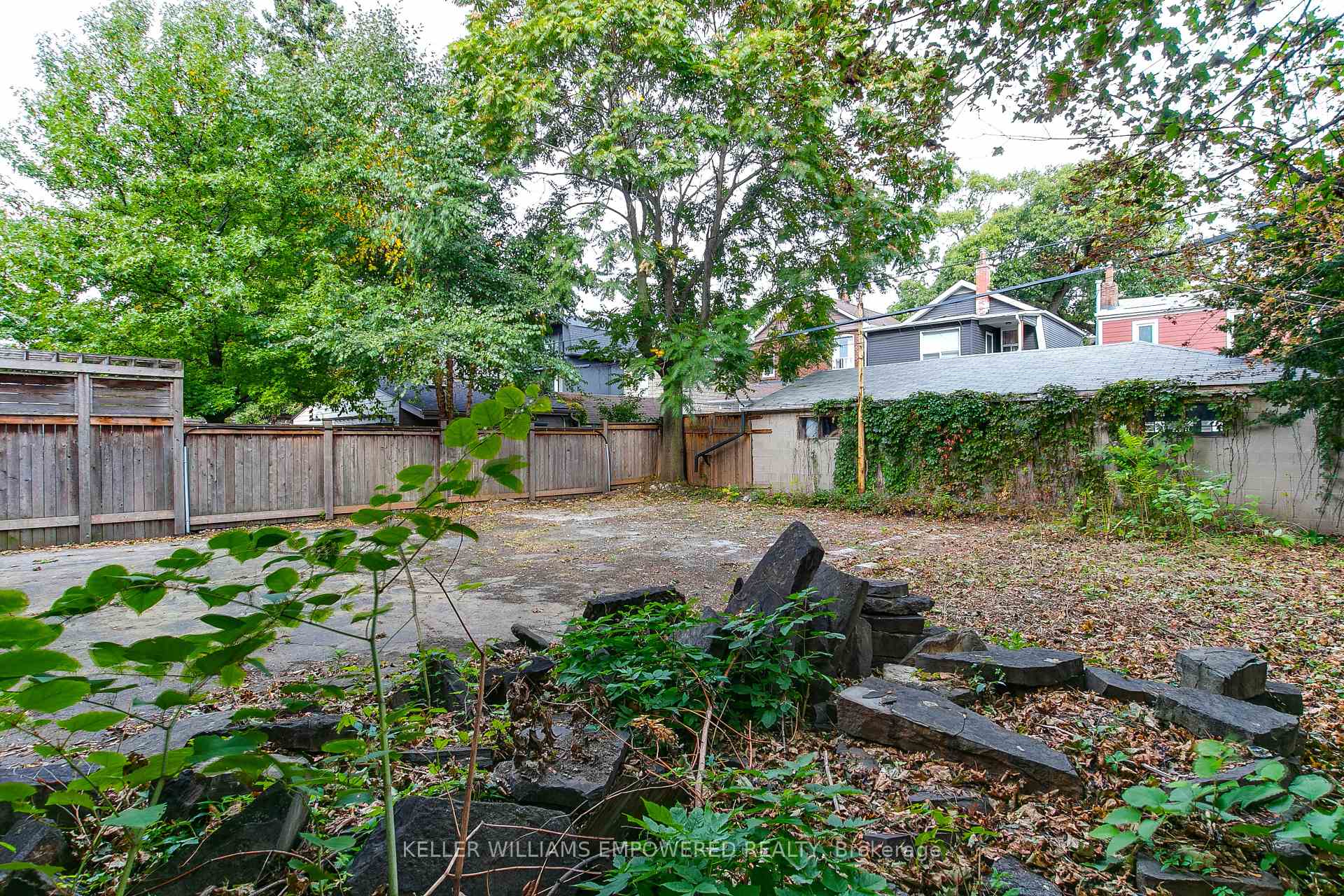 Photo 13 of 10 Lessard Avenue, Toronto, Lambton Baby Point — HOMEH