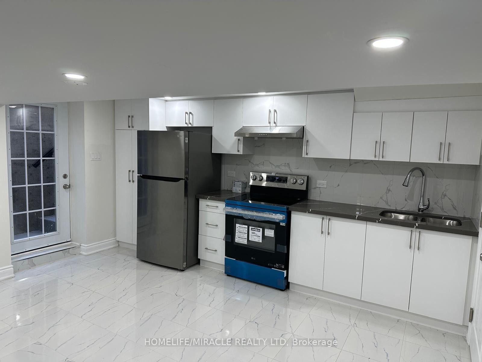 Photo 2 of 20 Arran Crescent, Vaughan, West Woodbridge — HOMEH