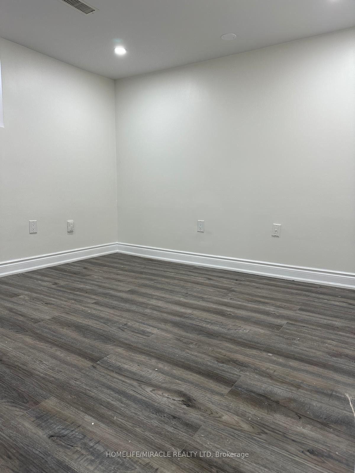 Photo 6 of 20 Arran Crescent, Vaughan, West Woodbridge — HOMEH