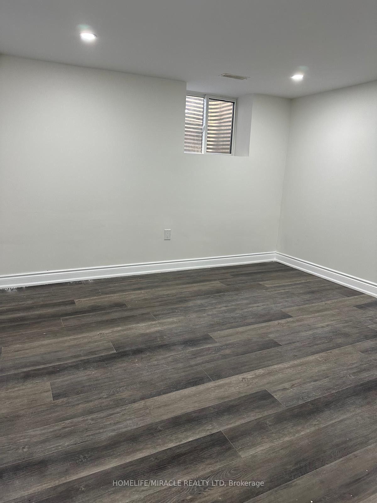 Photo 7 of 20 Arran Crescent, Vaughan, West Woodbridge — HOMEH