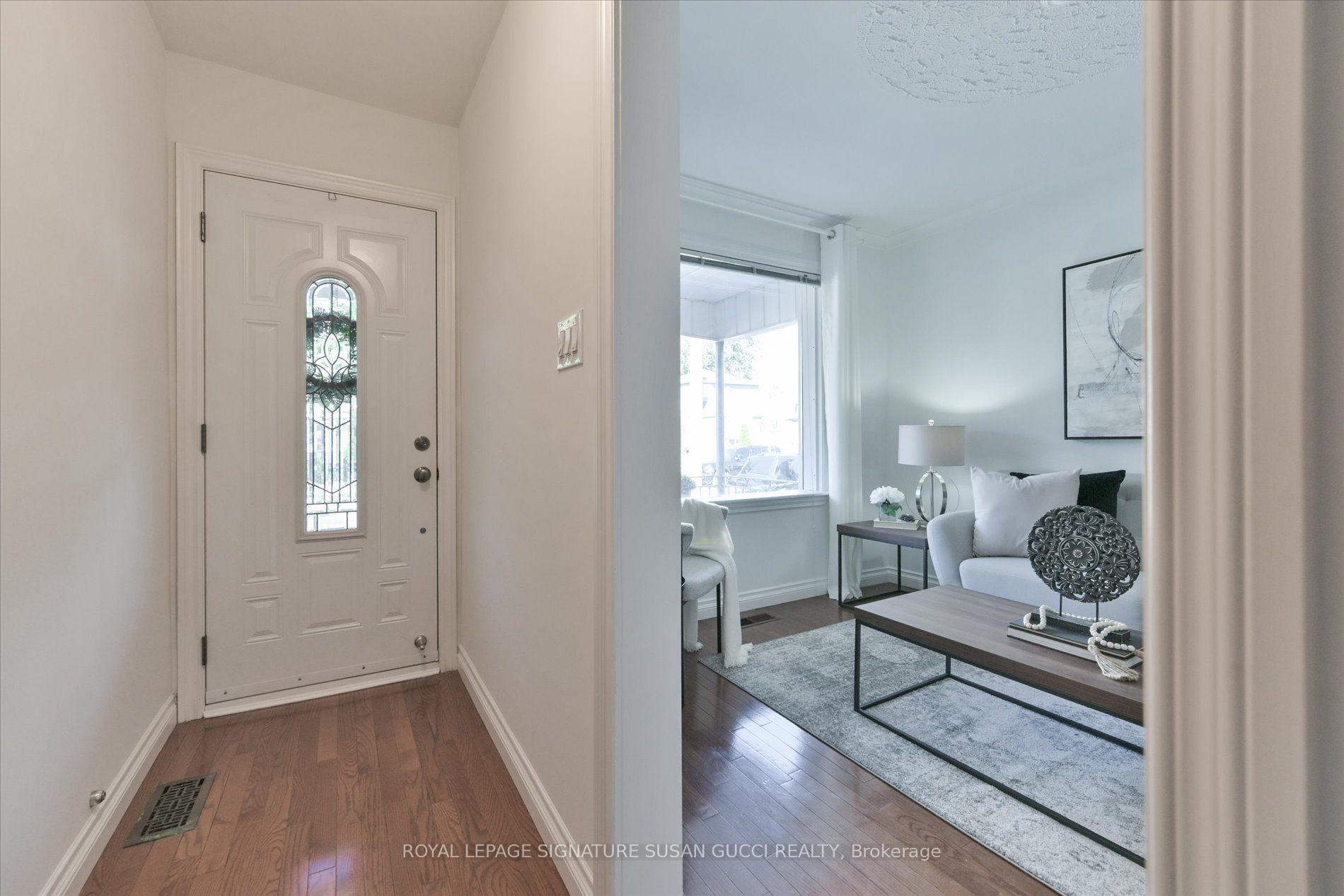 Photo 2 of 725 Sammon Avenue, Toronto, Danforth Village-East York — HOMEH